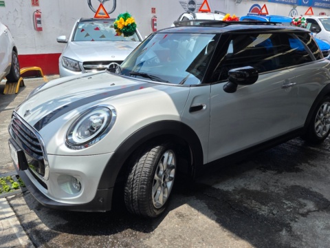 Mini Cooper Chili 2021 - White Silver