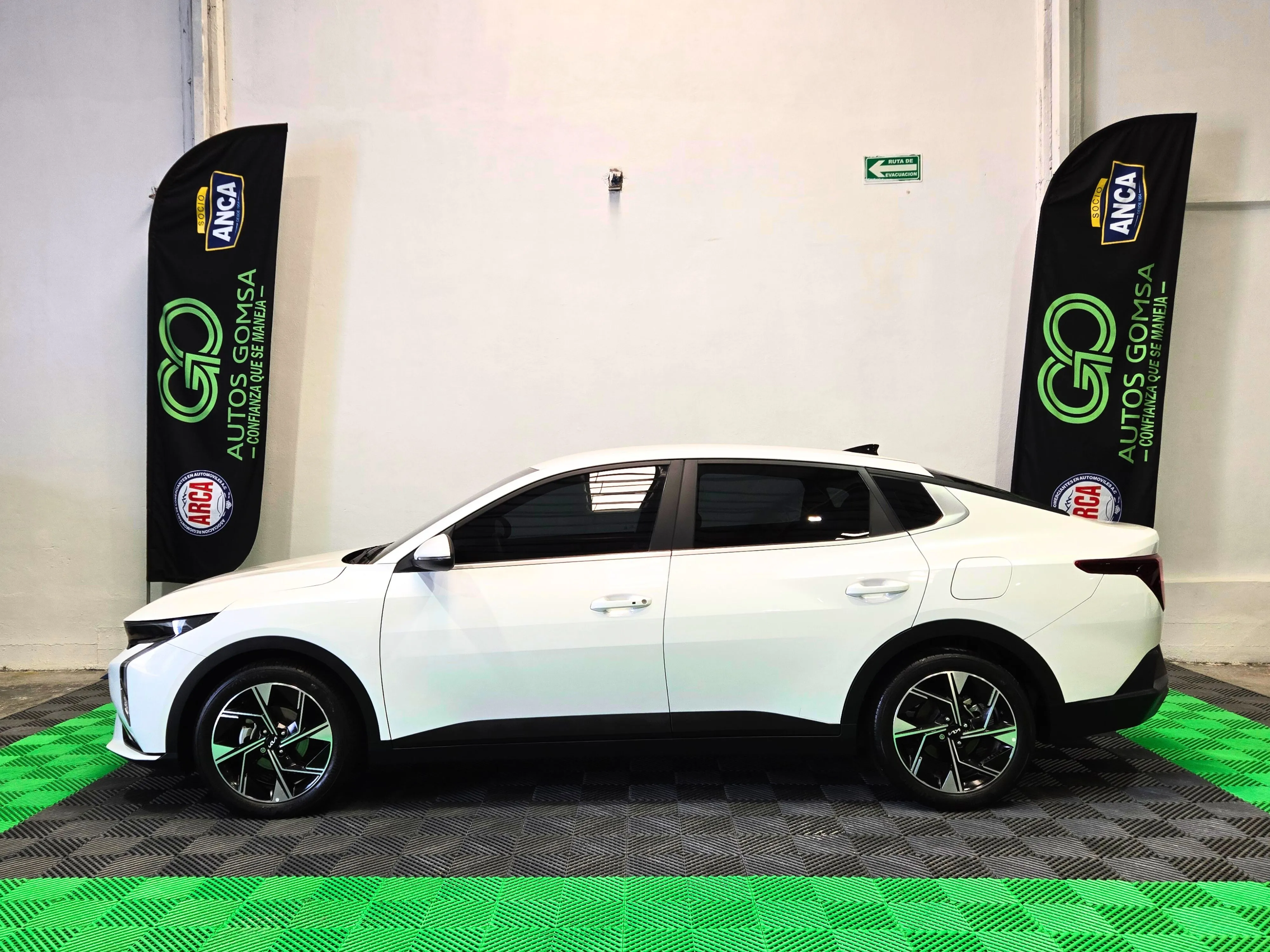 KIA K3 GT LINE 2024 thumbnail 5