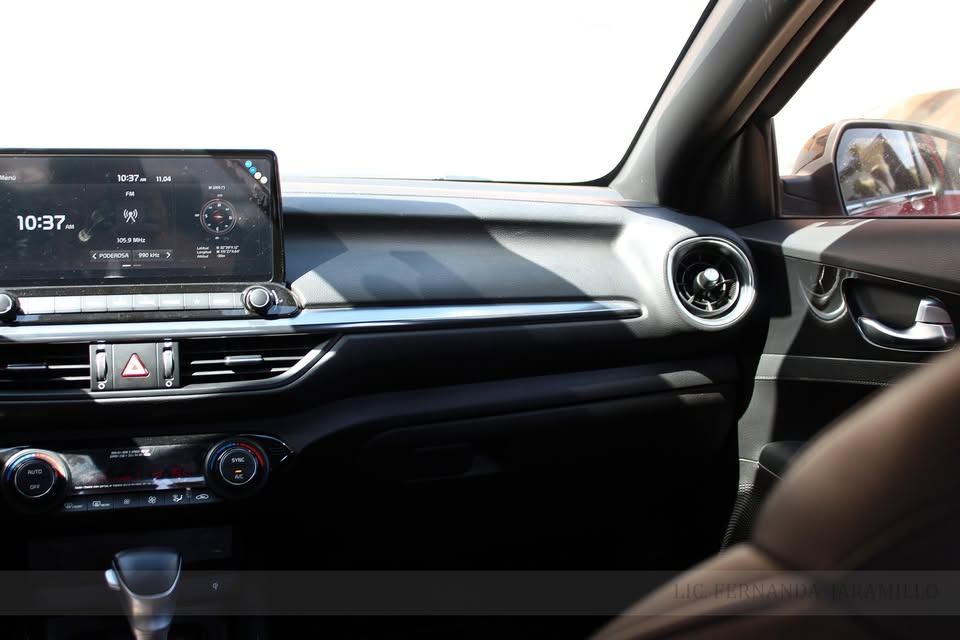 2021 Kia Forte GT Line foto 10