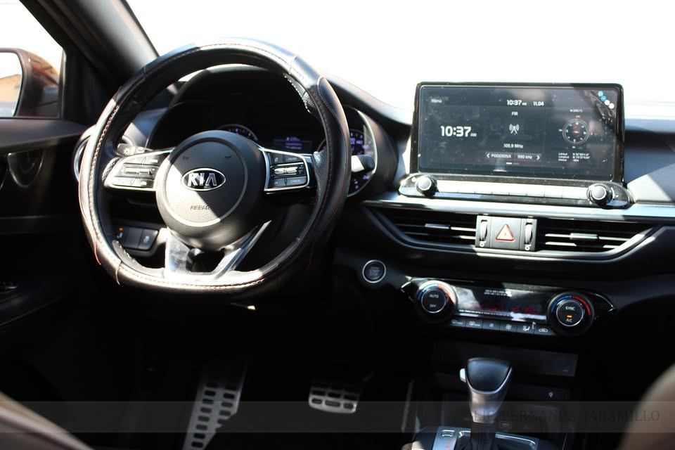 2021 Kia Forte GT Line foto 9