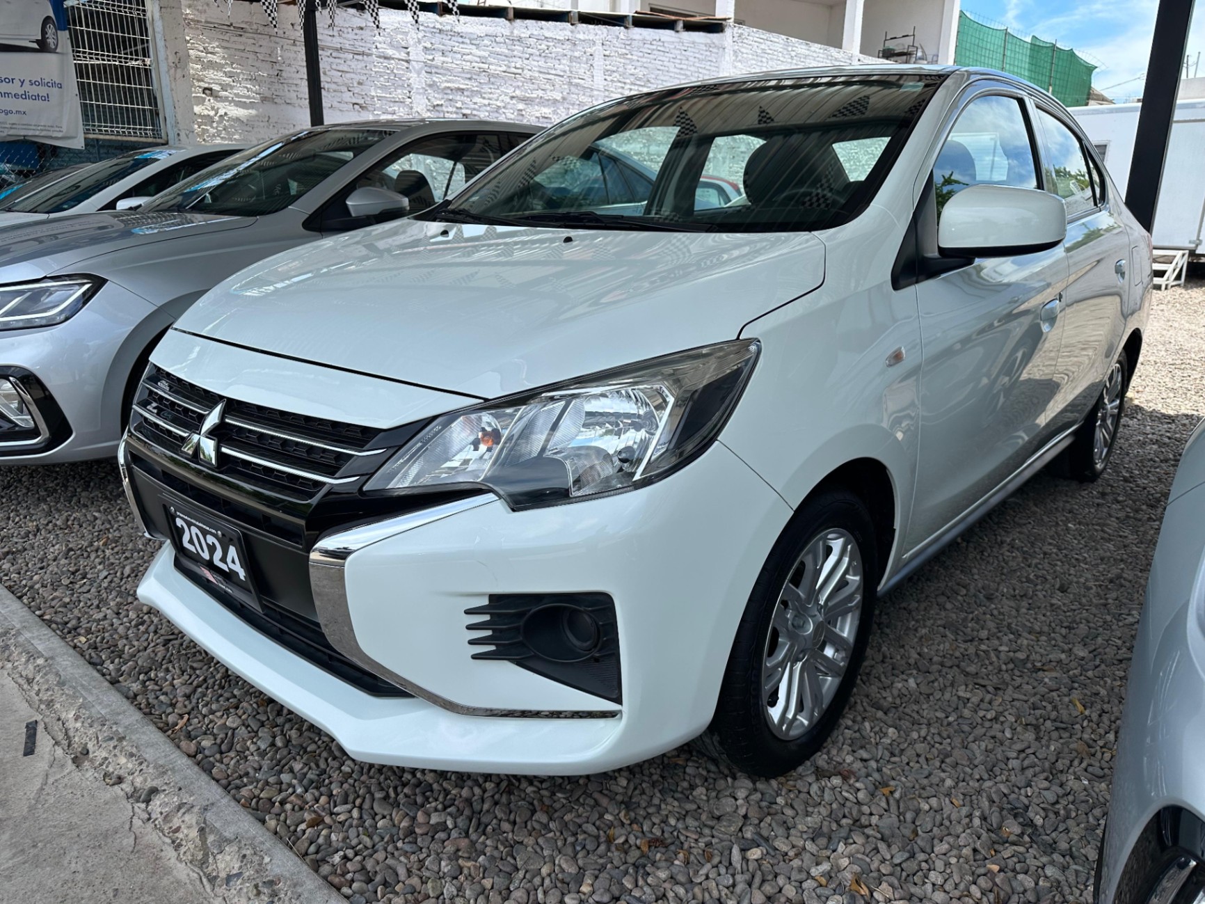 Mitsubishi MIRAGE GLX 2024 seminuevo en Culiacán — $255,000 — foto 1