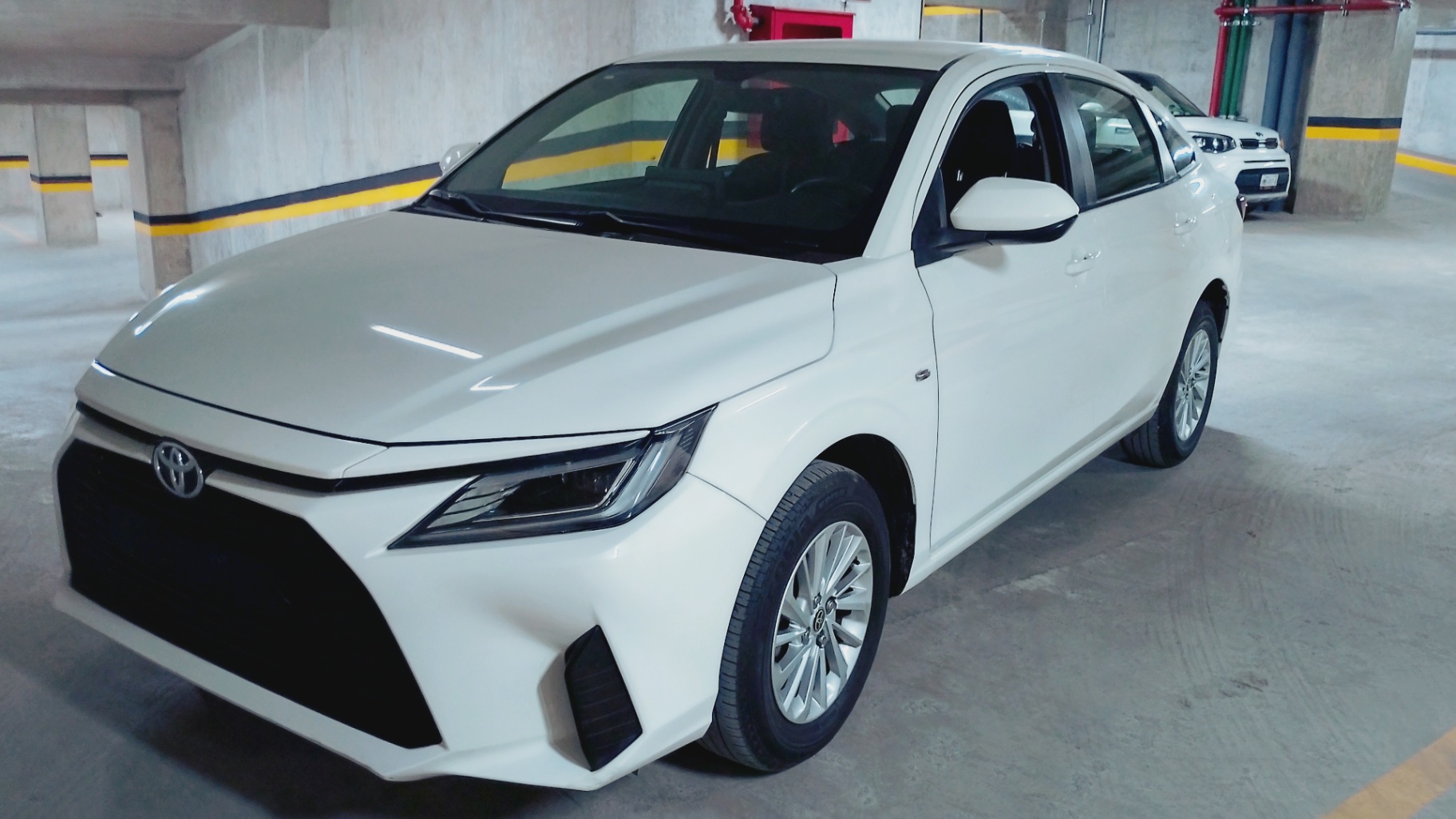 Toyota YARIS S   CVT 2023 seminuevo en Ciudad de México — $297,000 — foto 1