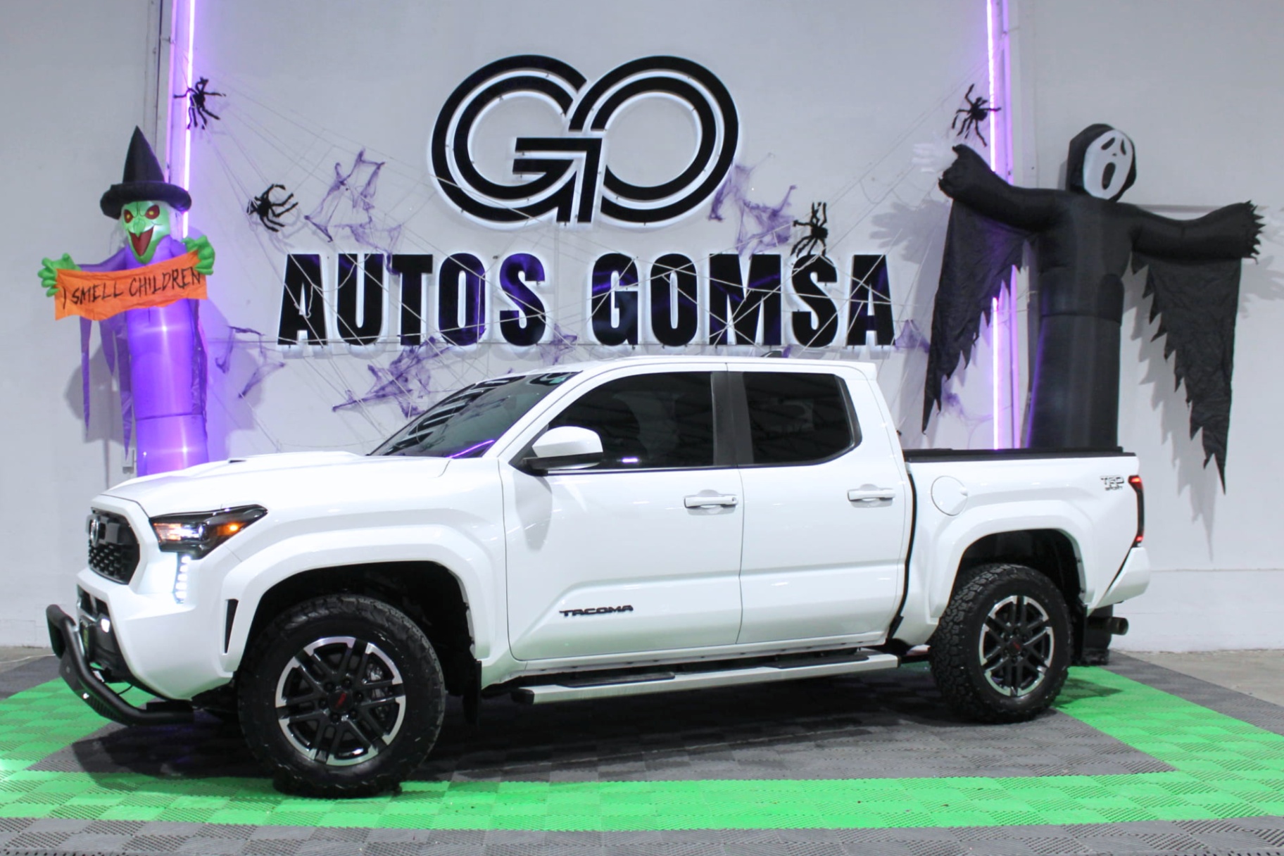 Toyota Tacoma TRD Sport 4x4 2025 seminuevo en Monterrey — $869,900 — foto 1