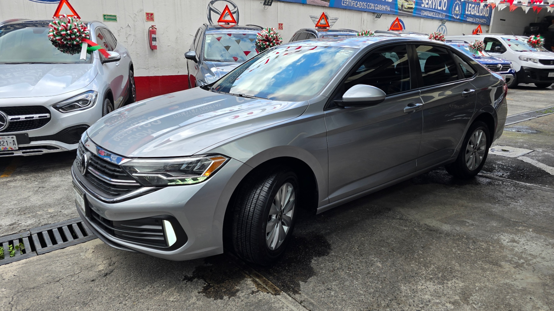 Volkswagen Jetta Comfortline 2022 - Plata Pirita