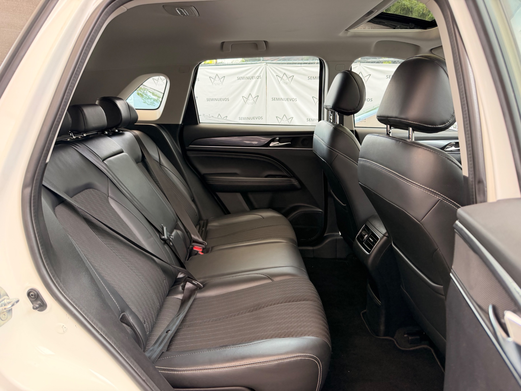 2023 Dodge Journey SXT  miniatura 9