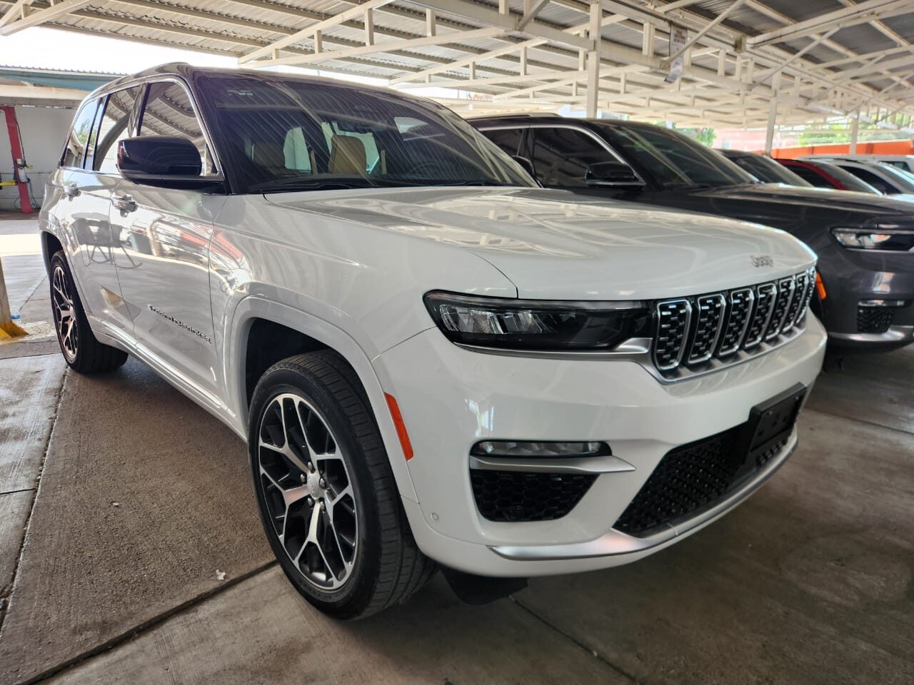 2024 Jeep Grand Cherokee Summit thumbnail 2