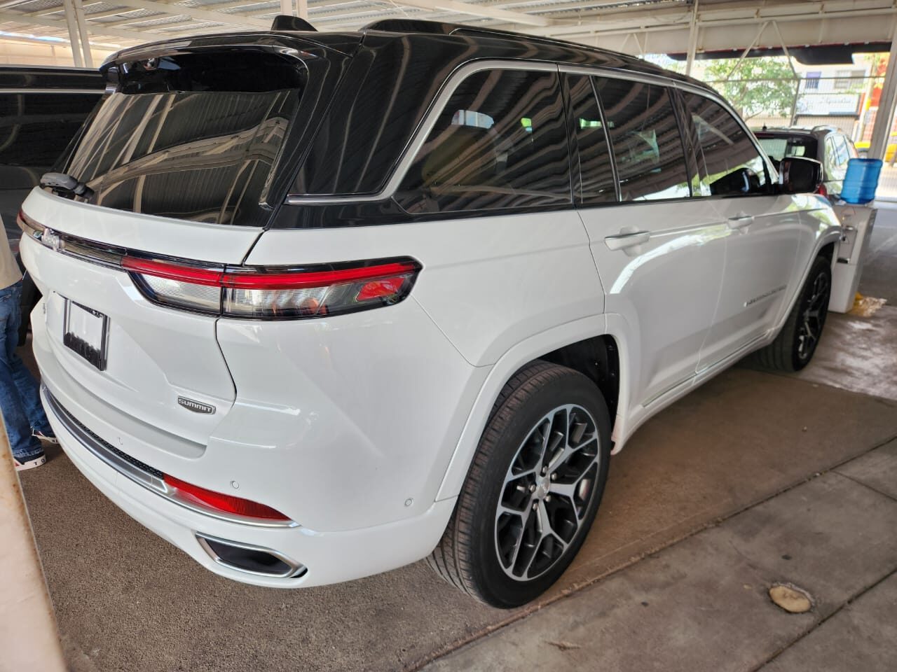 2024 Jeep Grand Cherokee Summit thumbnail 4