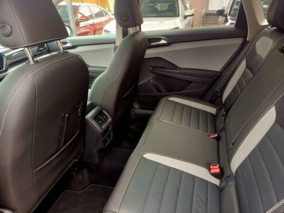 2024 Volkswagen Taos Highline foto 6