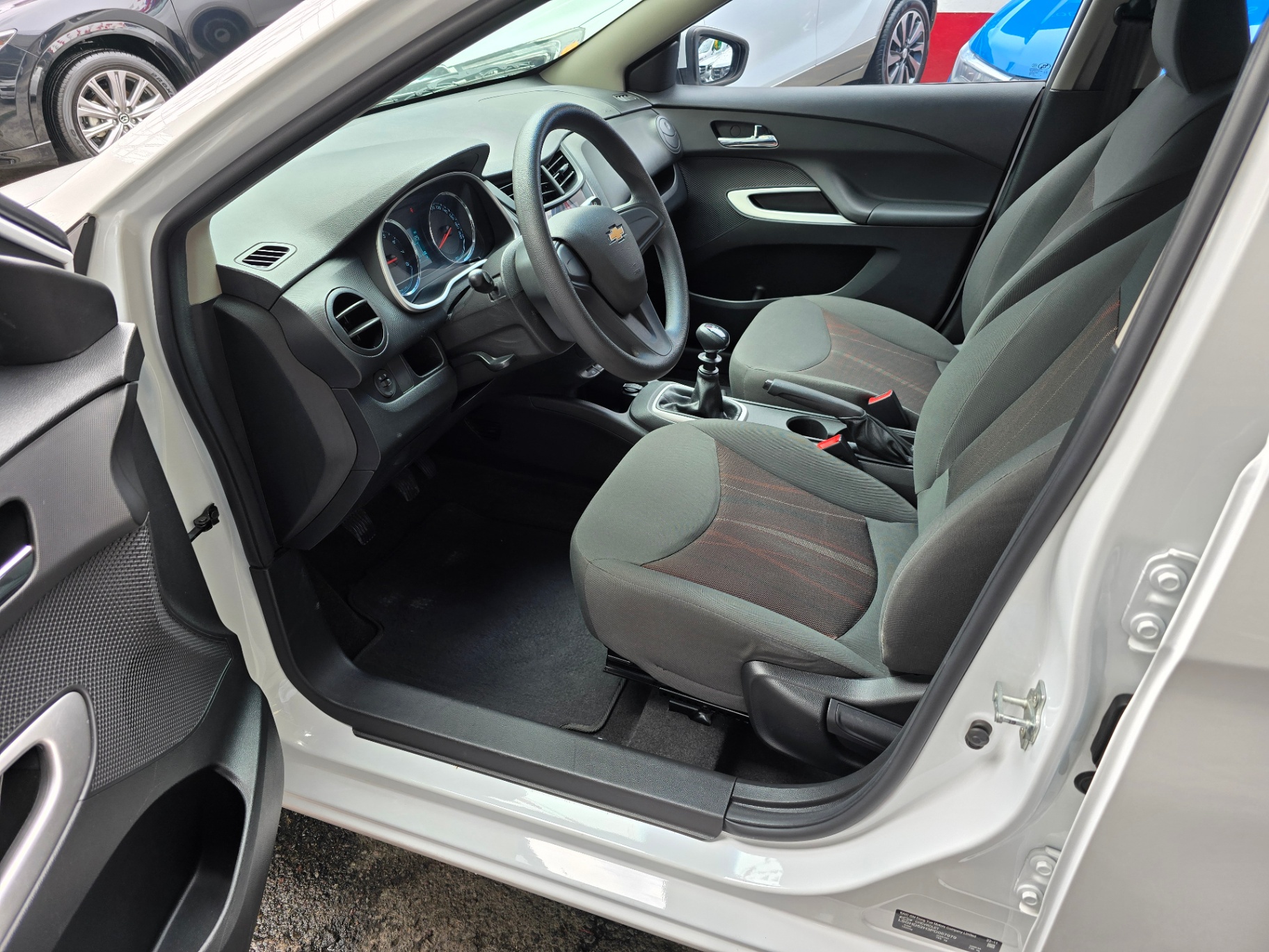 Chevrolet Aveo Sedán LS - imagen 9