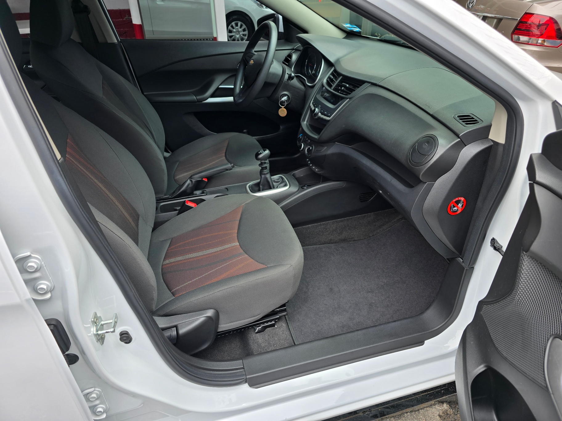 Chevrolet Aveo Sedán LS - imagen 11