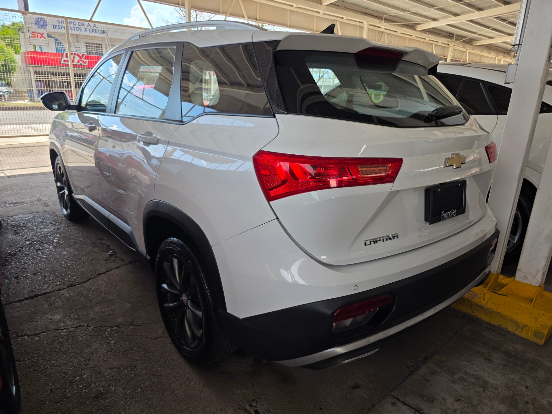 2023 Chevrolet CAPTIVA LT thumbnail 4