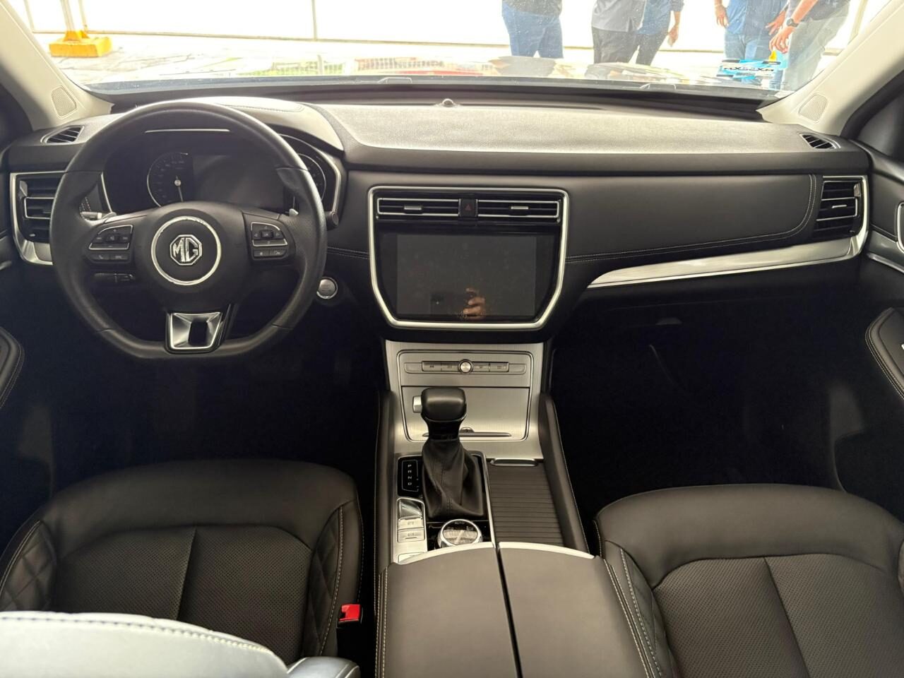 2023 MG RX8 Elegance_ thumbnail 6