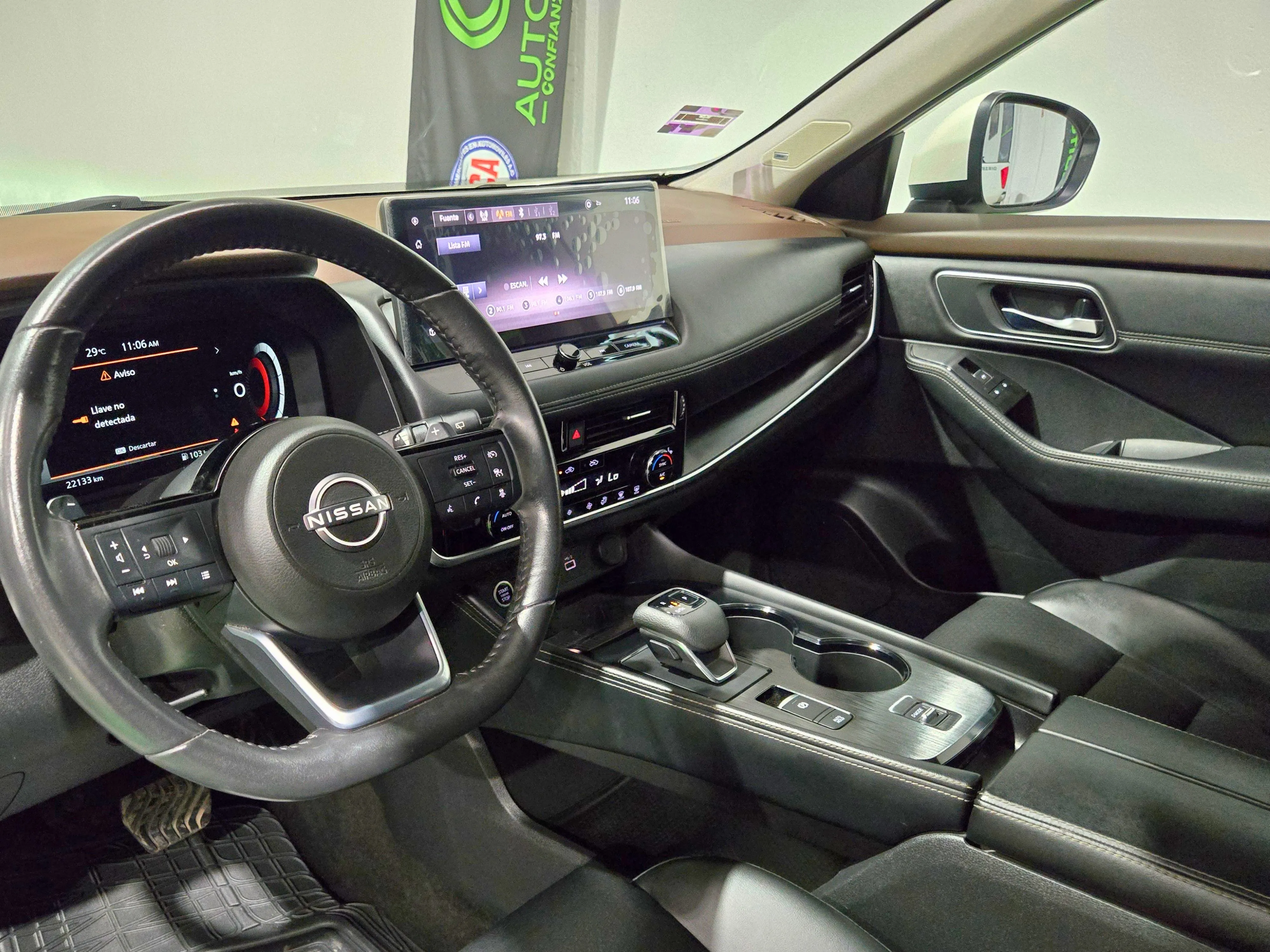 Nissan X-Trail Platinum 2 row 2024 thumbnail 2