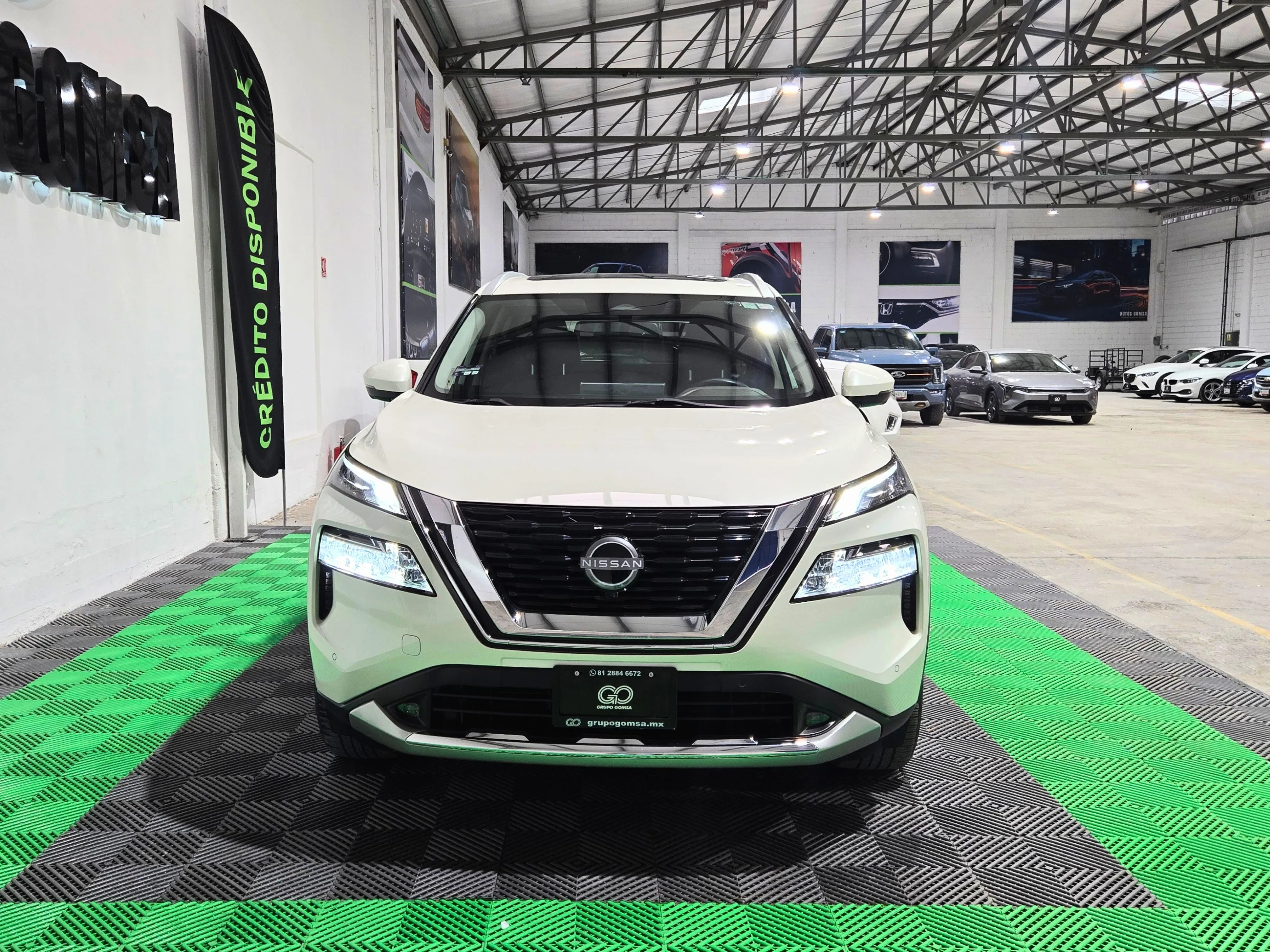 Nissan X-Trail Platinum 2 row 2024 thumbnail 3