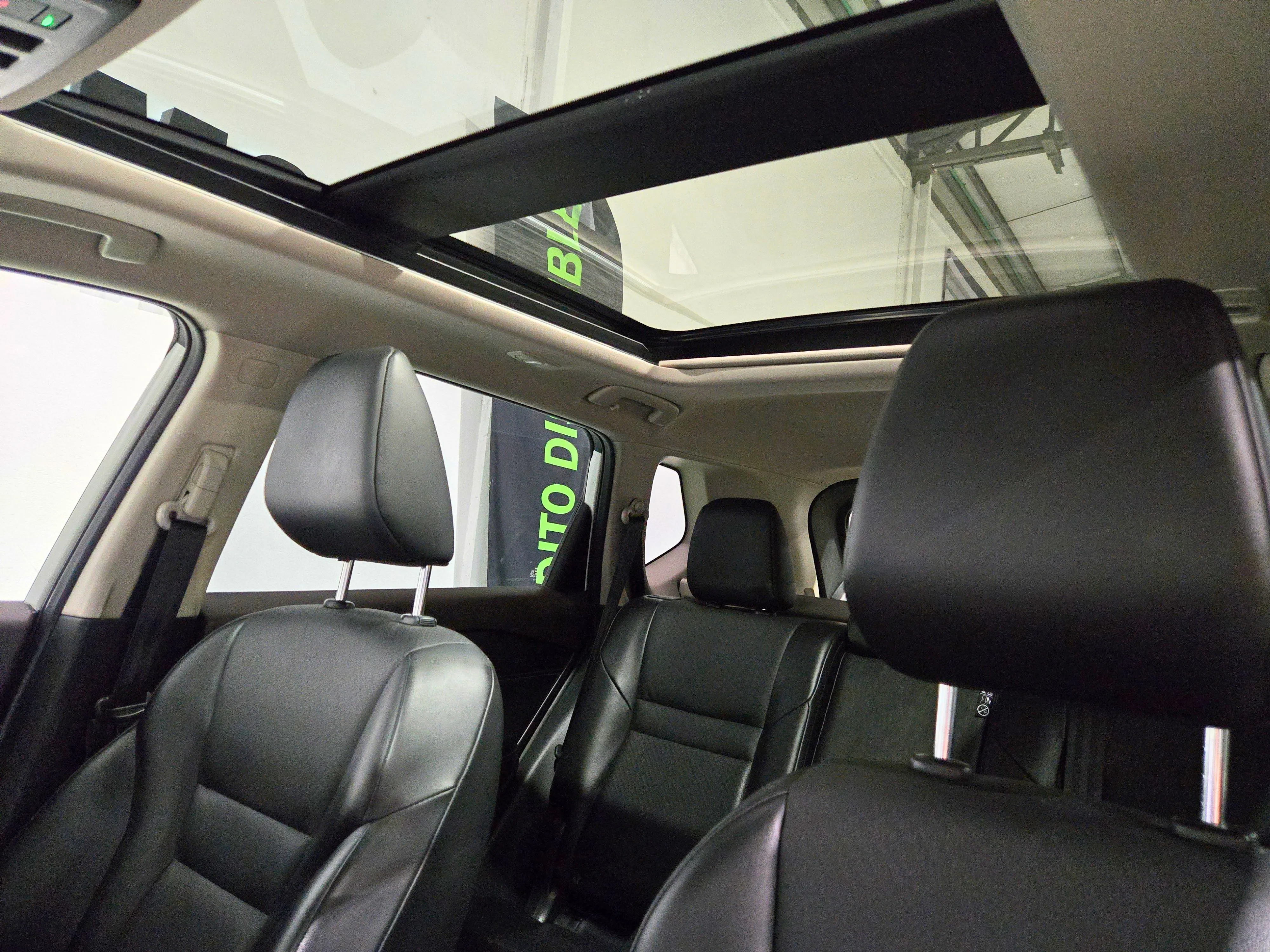 Nissan X-Trail Platinum 2 row 2024 thumbnail 4