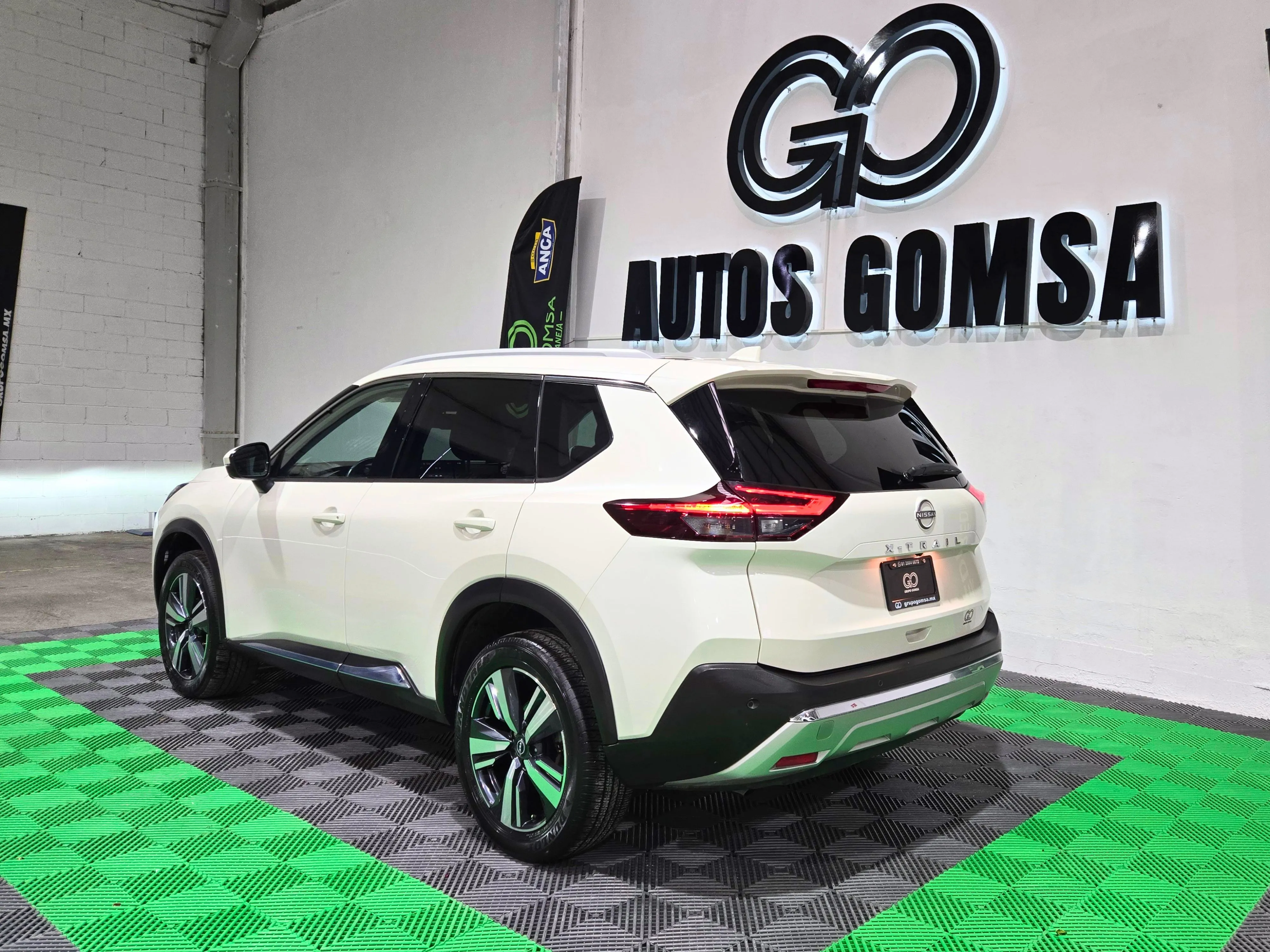 Nissan X-Trail Platinum 2 row 2024 thumbnail 5