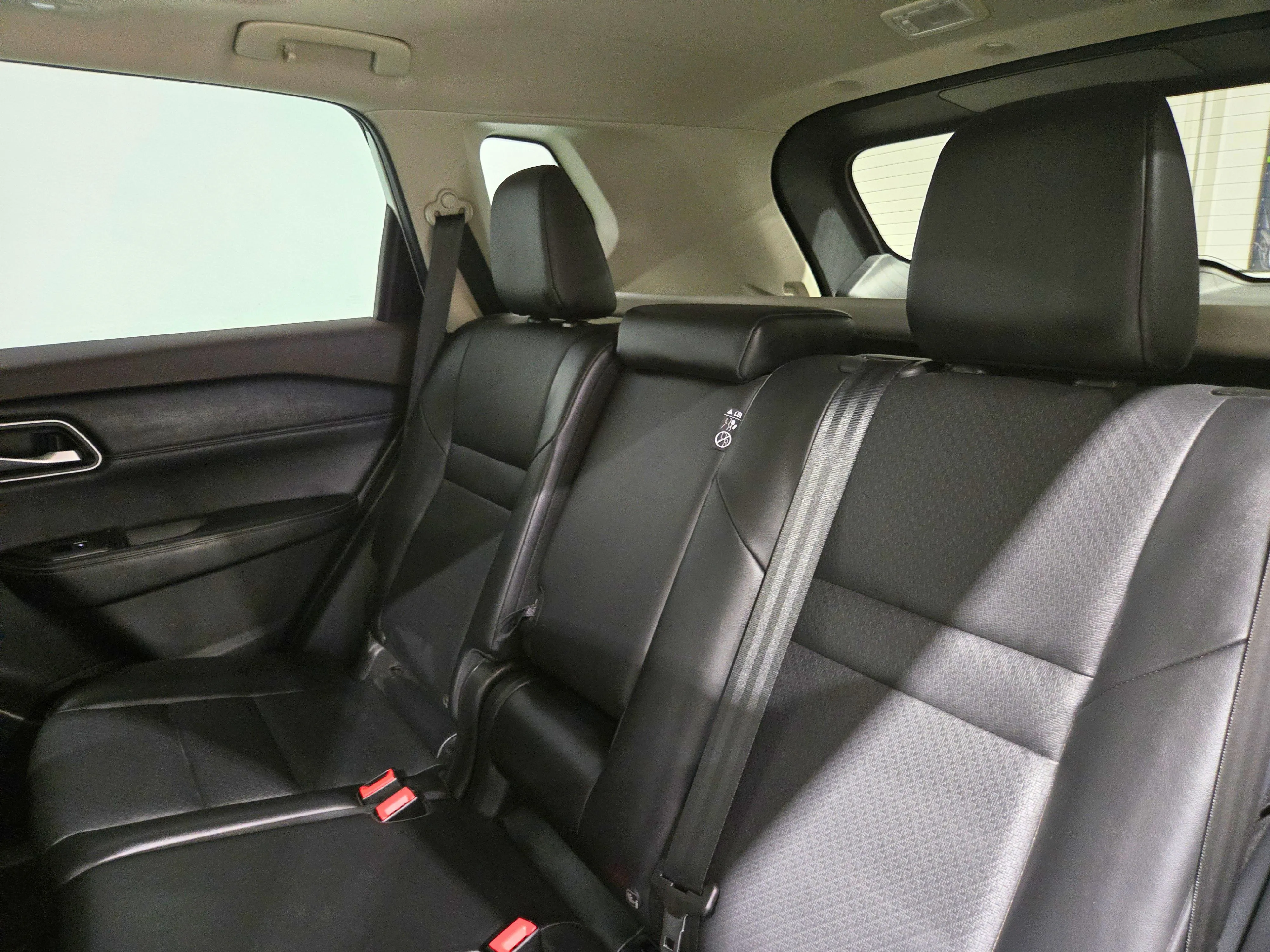 Nissan X-Trail Platinum 2 row 2024 thumbnail 6