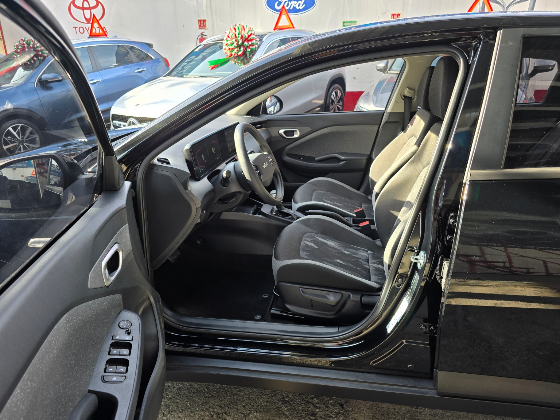 Kia K3 Sedán LX Aut - imagen 7