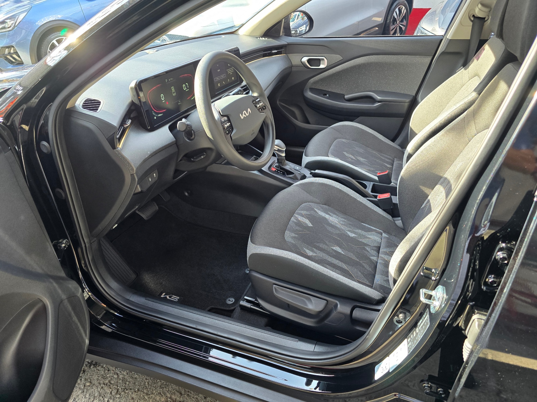 Kia K3 Sedán LX Aut - imagen 8