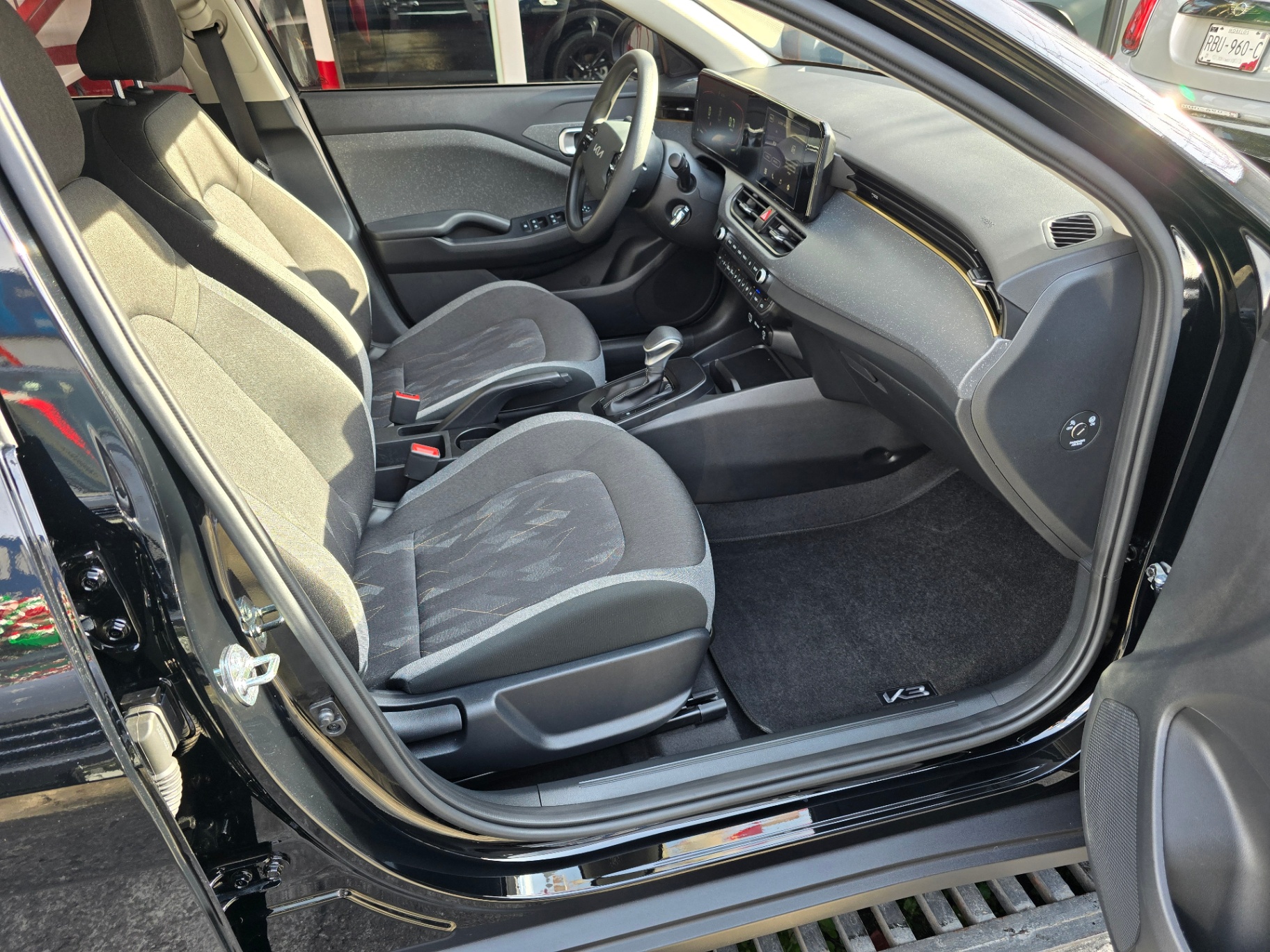 Kia K3 Sedán LX Aut - imagen 10