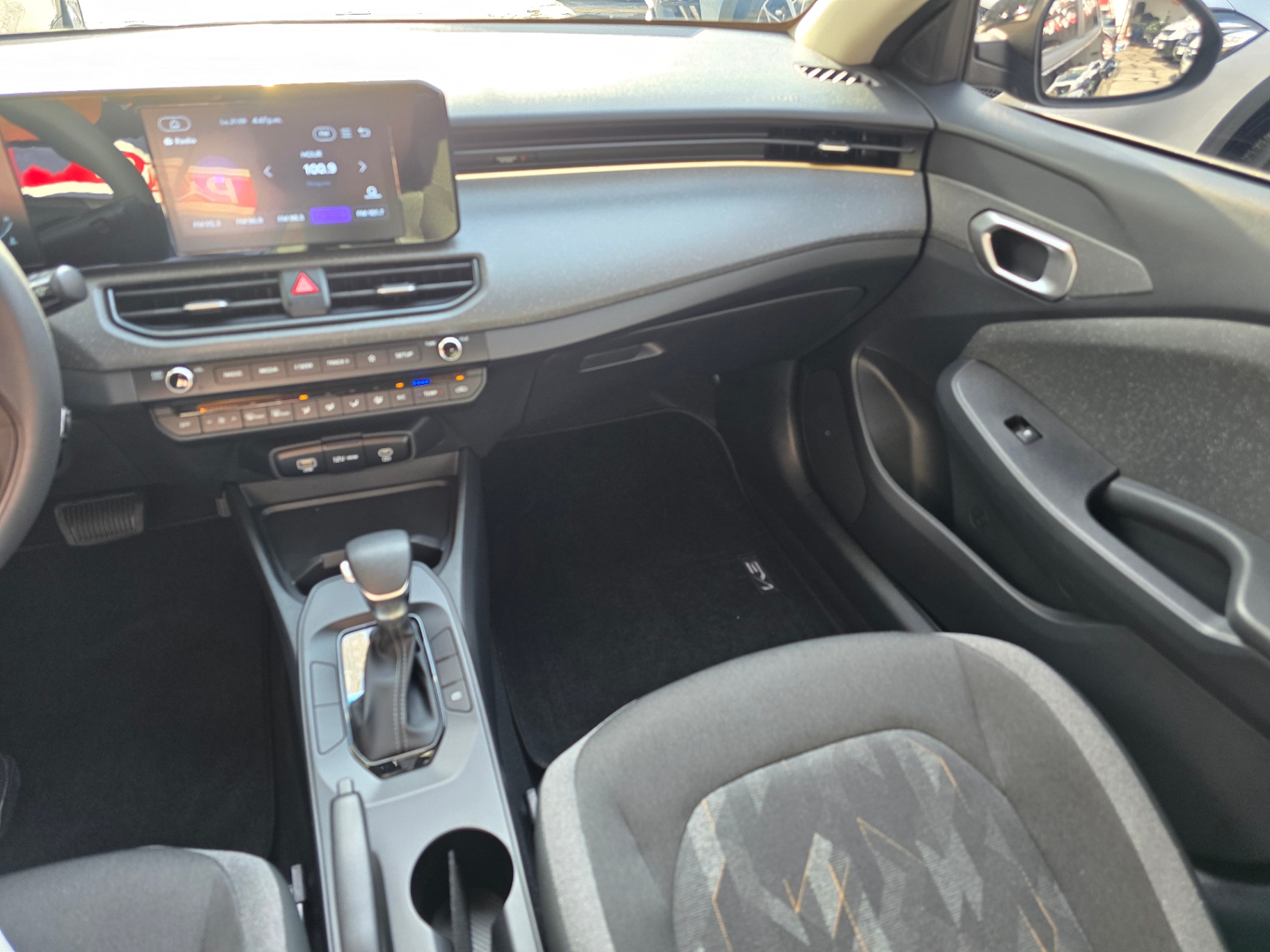 Kia K3 Sedán LX Aut - imagen 13