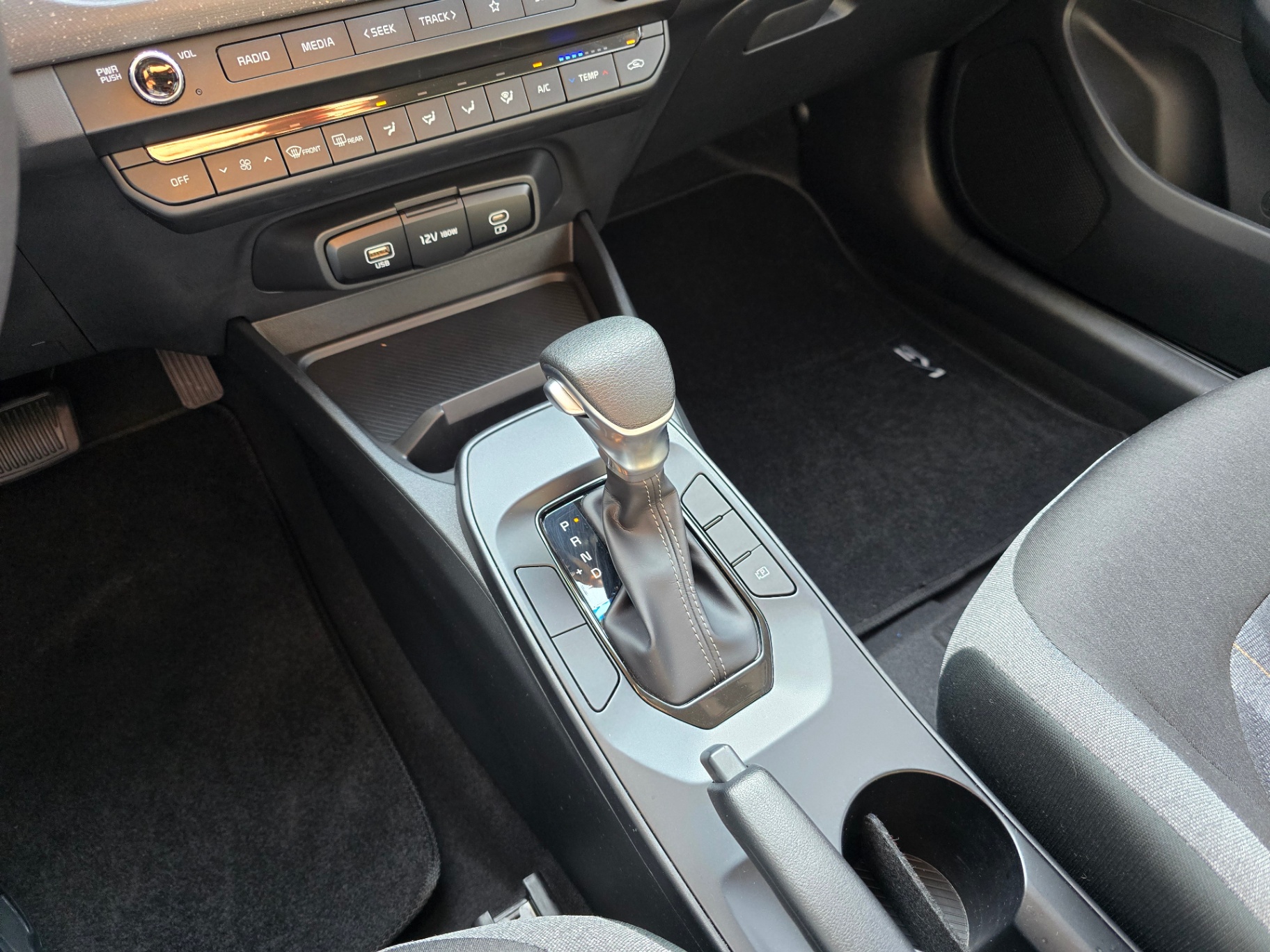 Kia K3 Sedán LX Aut - imagen 15