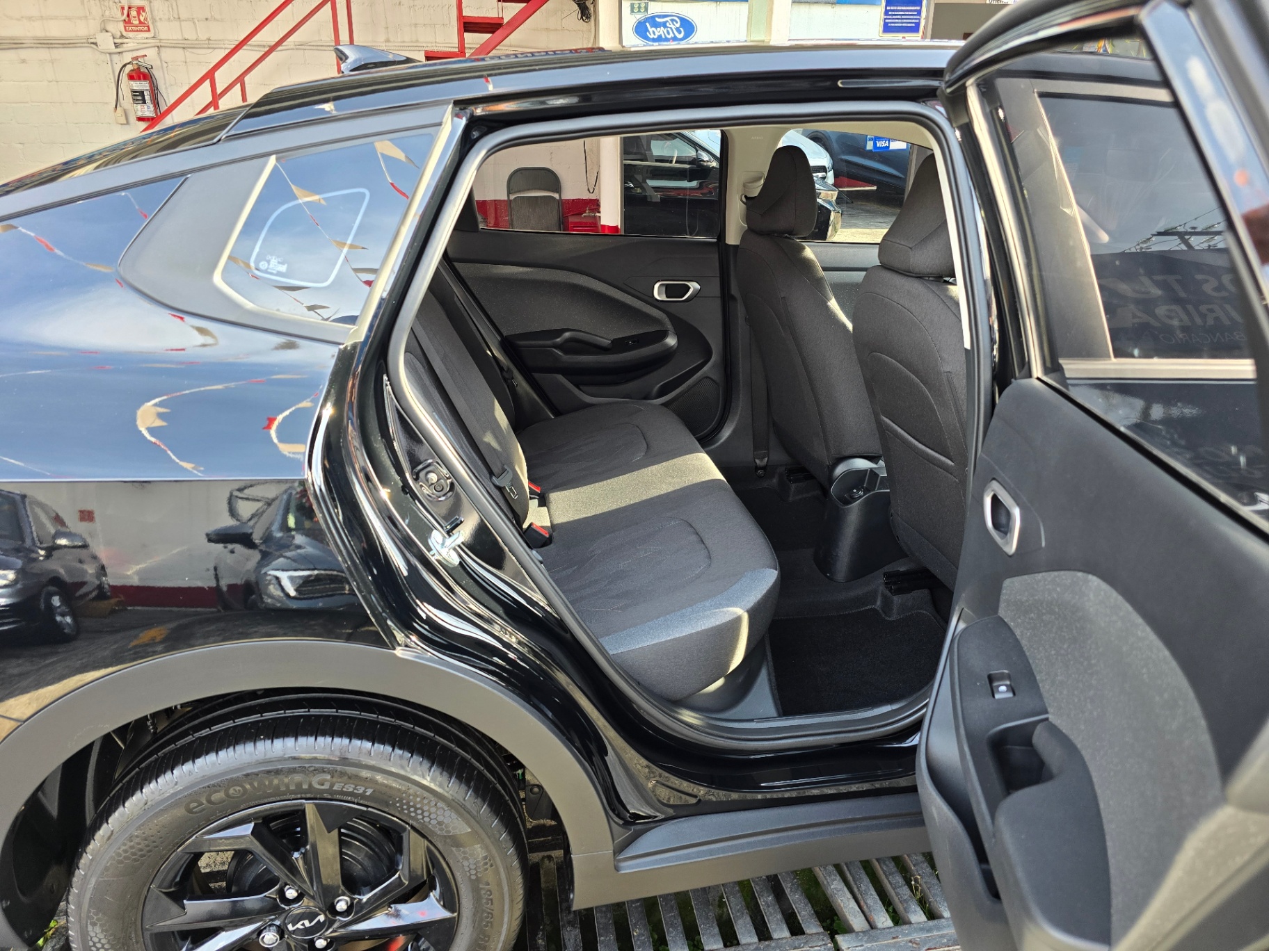 Kia K3 Sedán LX Aut - imagen 20