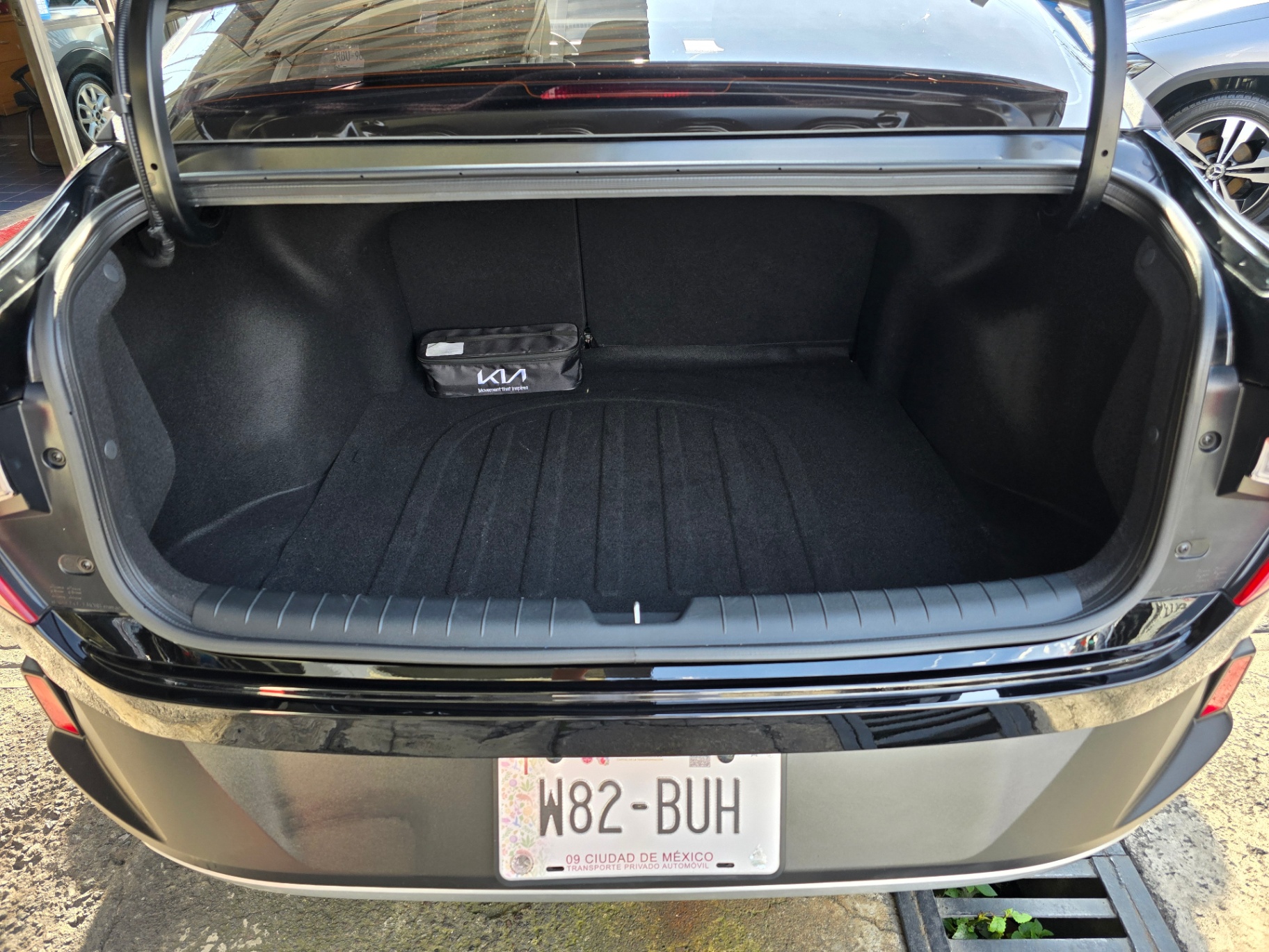 Kia K3 Sedán LX Aut - imagen 23