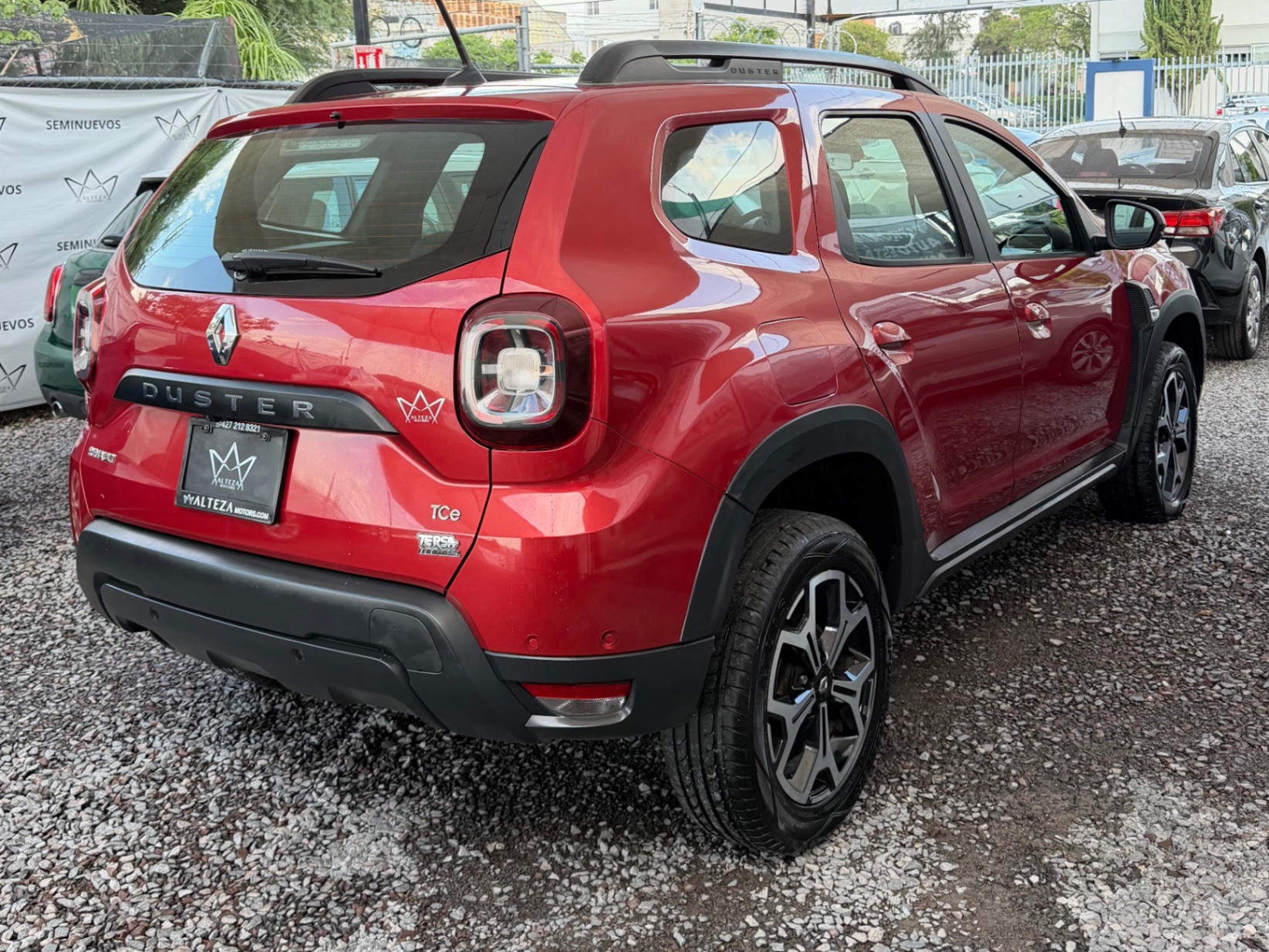2024 Renault Duster Iconic At miniatura 4
