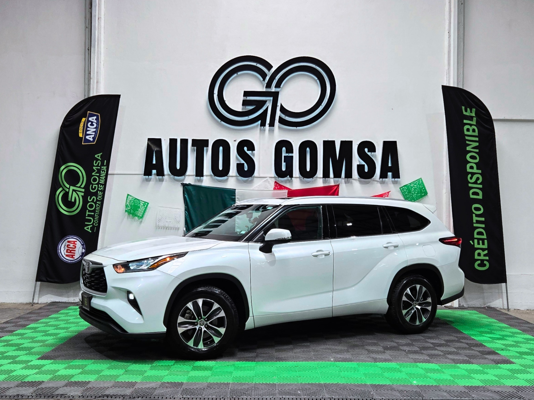 Toyota Highlander XLE 2022 seminuevo en Monterrey — $579,900 — foto 1