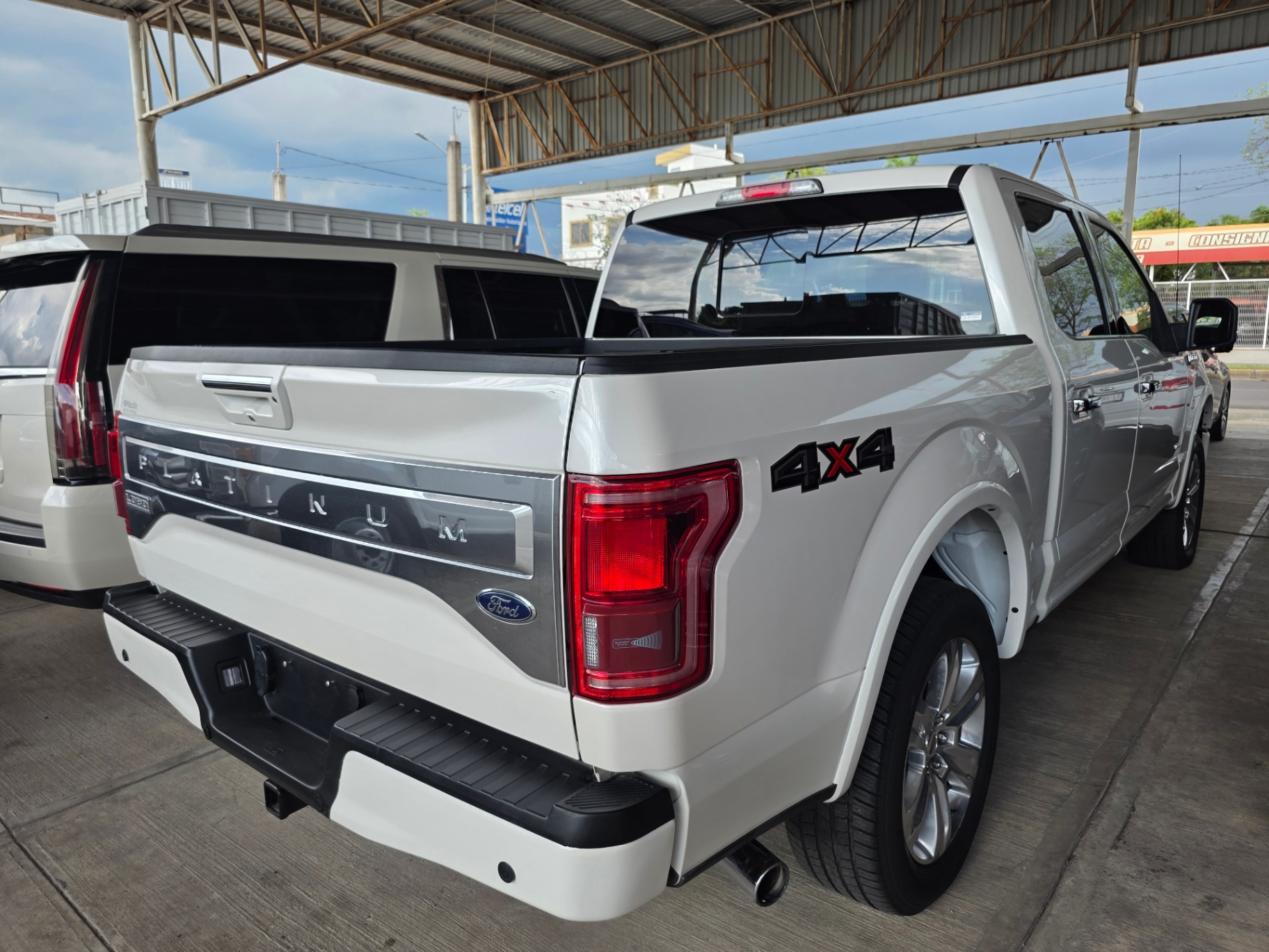 2017 Ford LOBO PLATINUM thumbnail 4