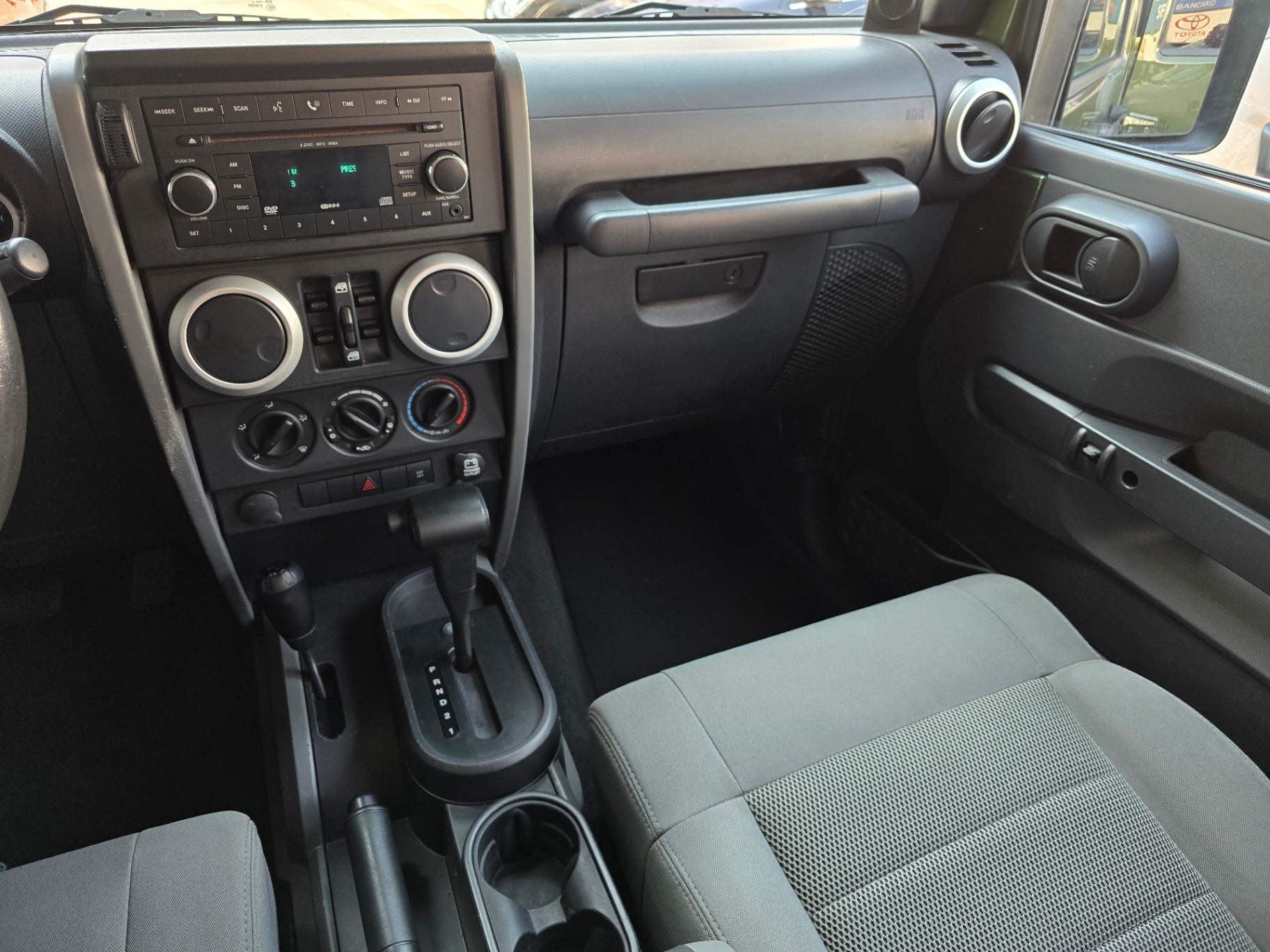 Jeep Wrangler Unlimited Sahara - imagen 8