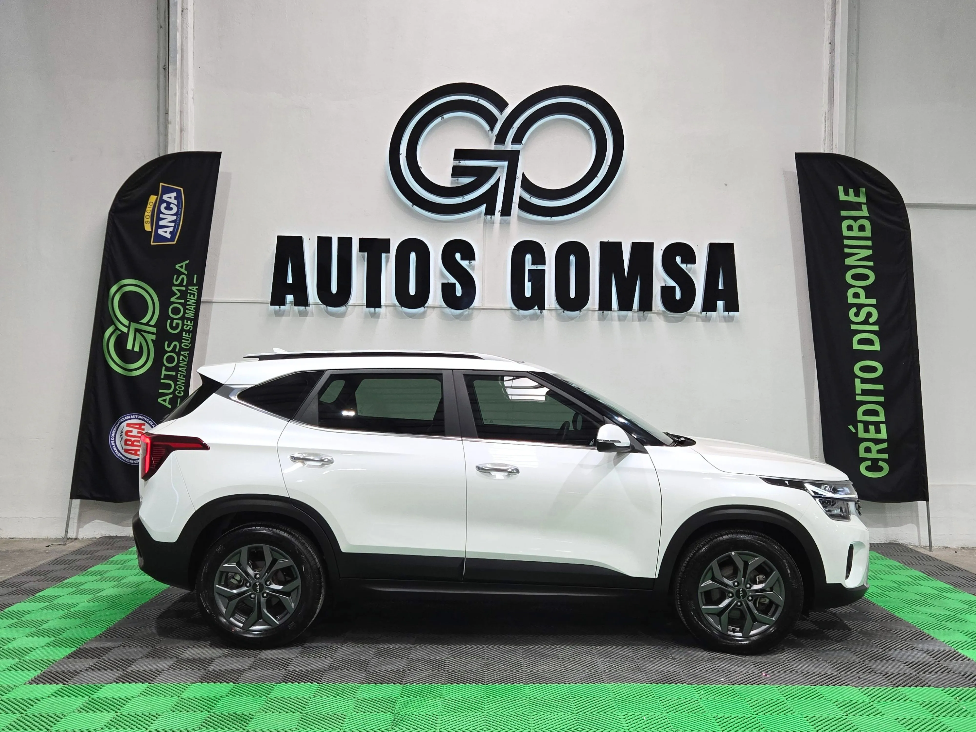 KIA Seltos SX 2024 thumbnail 3