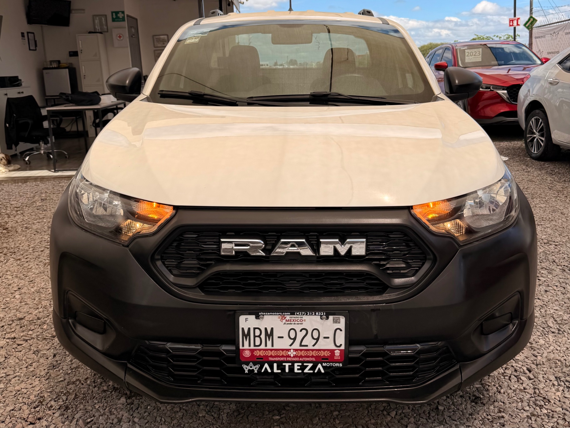 2021 RAM 700 SLT Regular Cab miniatura 2