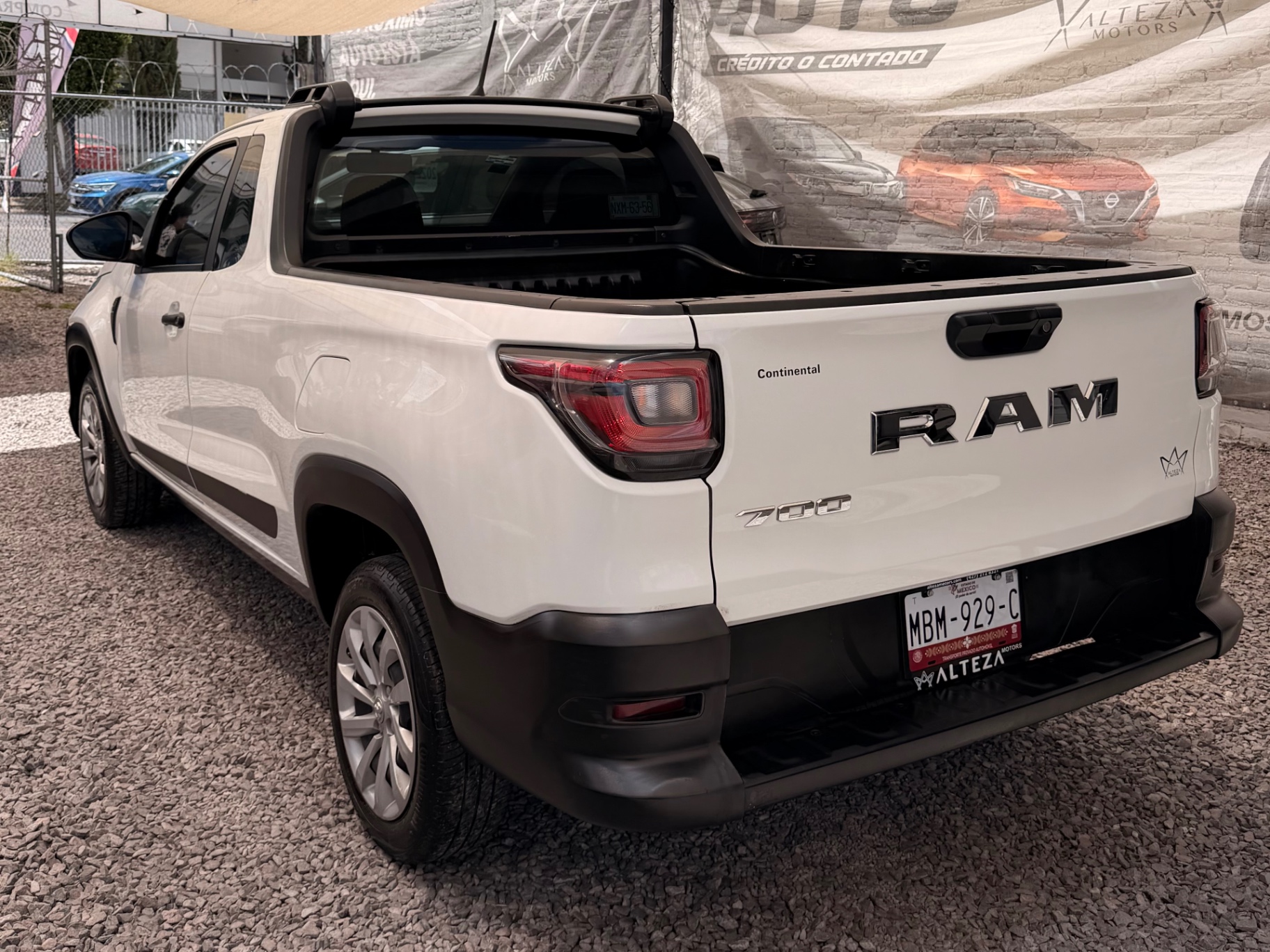 2021 RAM 700 SLT Regular Cab miniatura 4