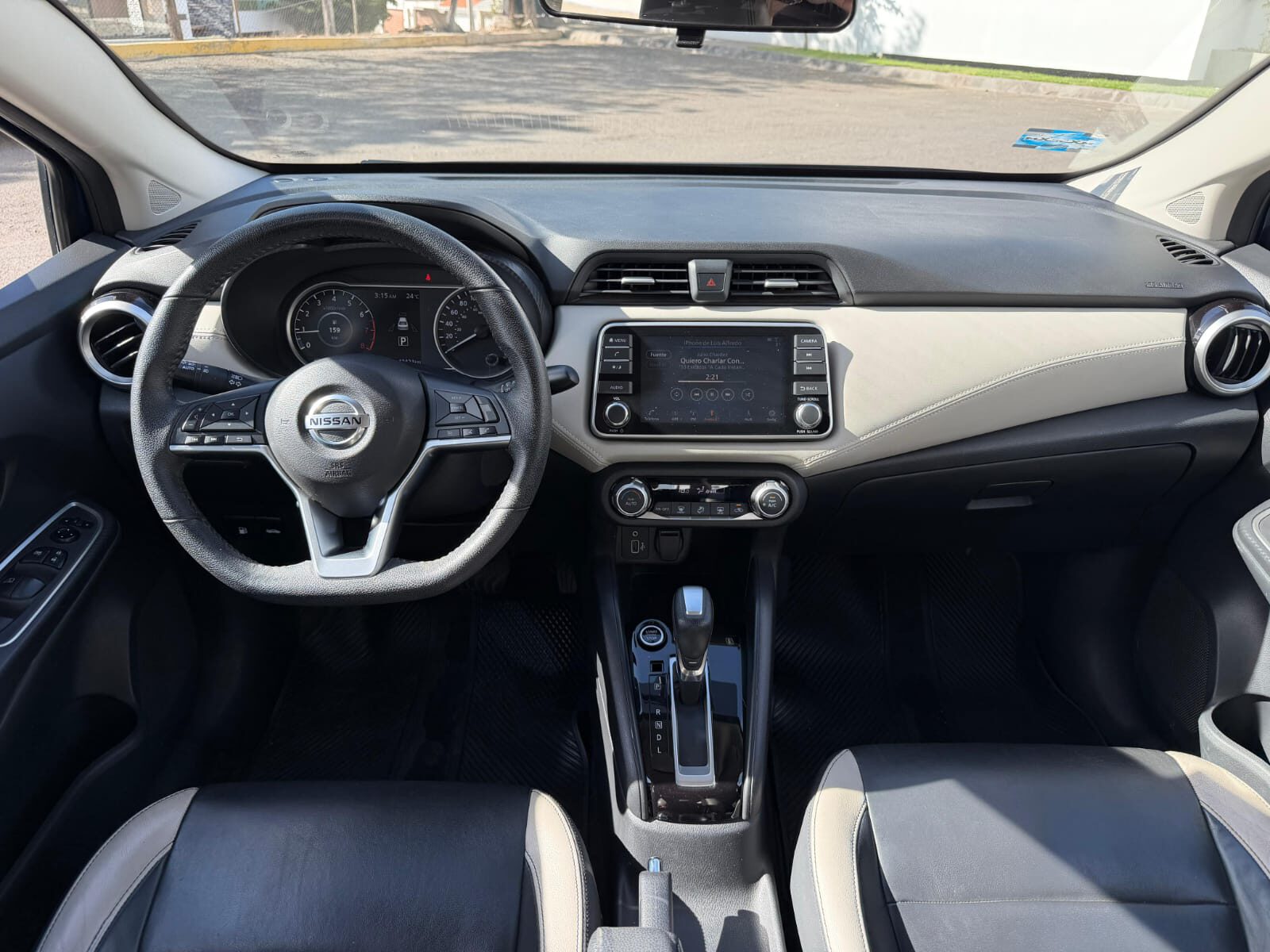 2021 Nissan Versa Platinum thumbnail 2