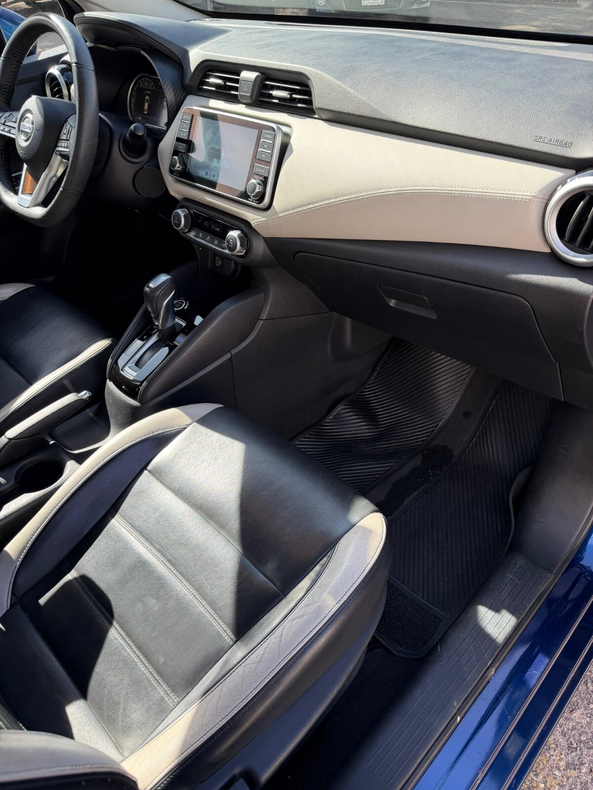 2021 Nissan Versa Platinum thumbnail 4