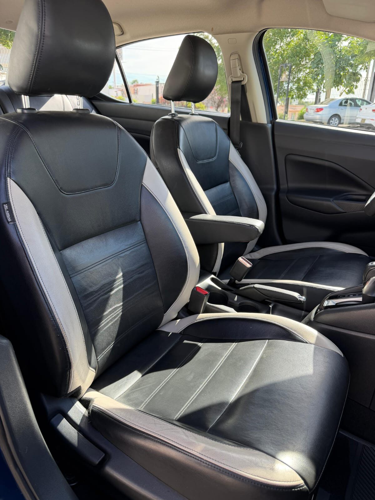 2021 Nissan Versa Platinum thumbnail 6