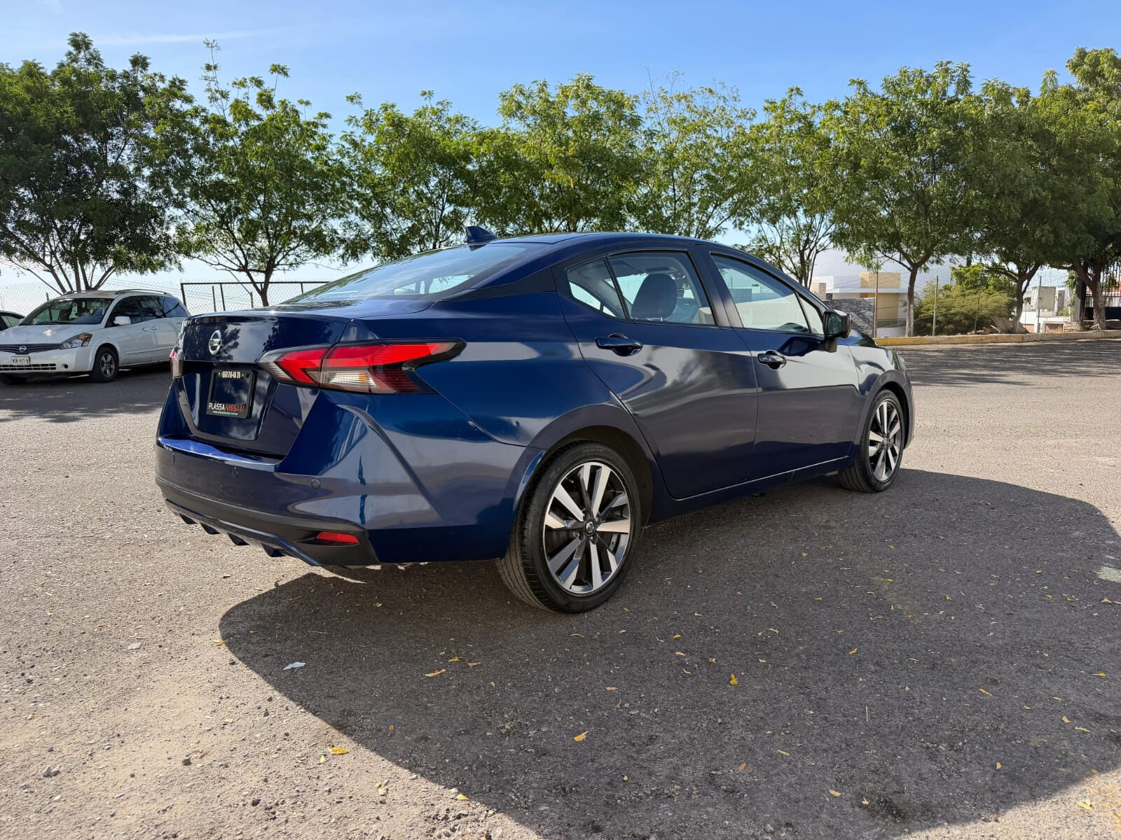 2021 Nissan Versa Platinum thumbnail 7