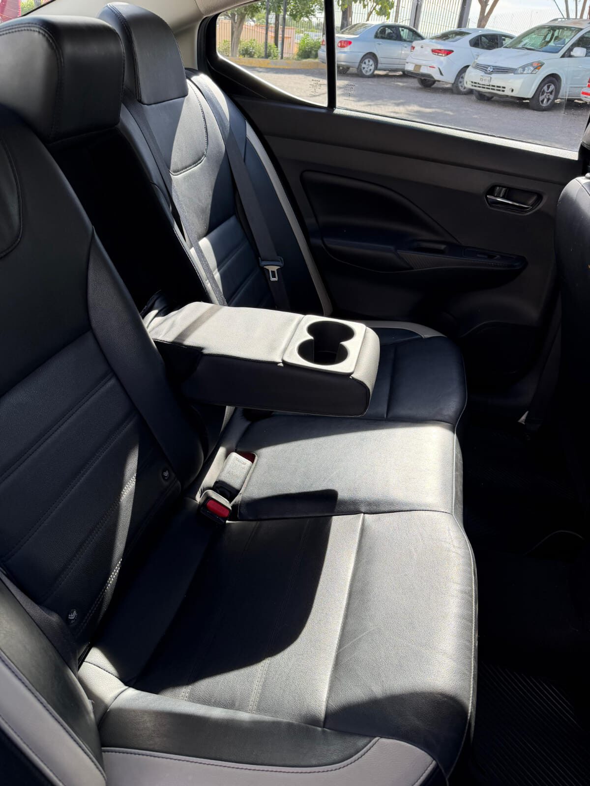 2021 Nissan Versa Platinum thumbnail 8