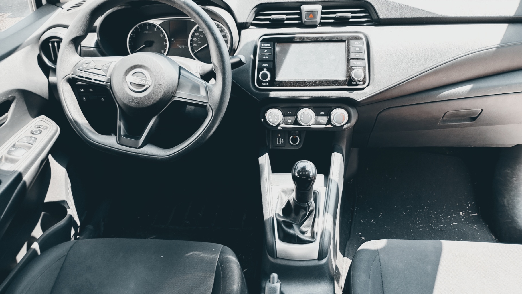 Nissan VERSA SENSE 2023 miniatura 9