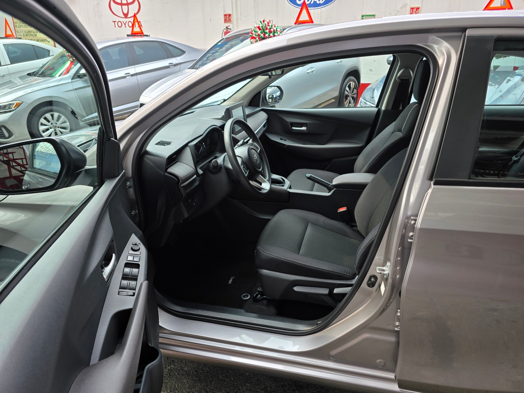 Toyota Yaris Sedán S - imagen 7