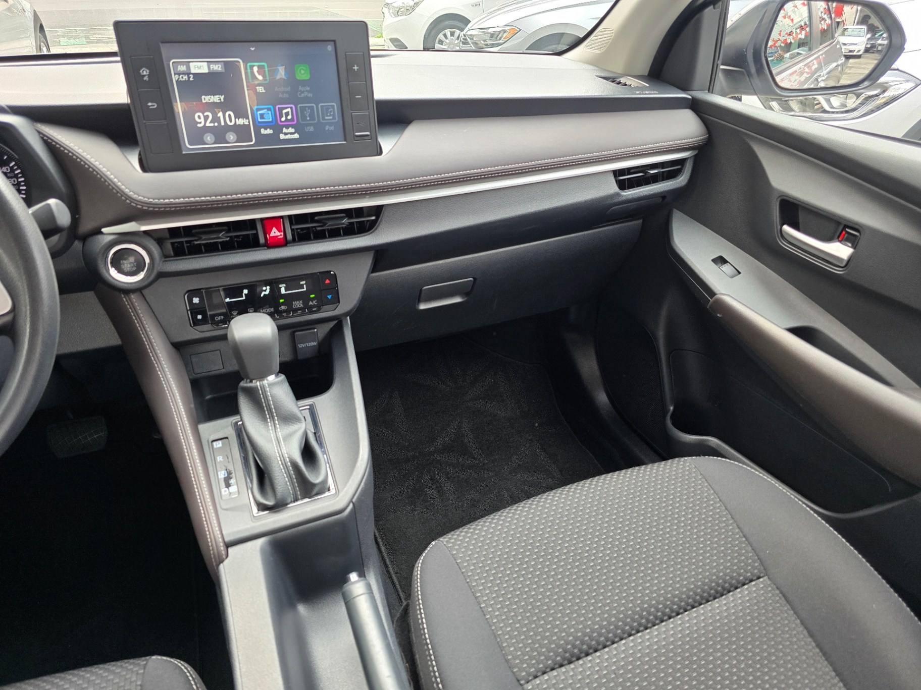 Toyota Yaris Sedán S - imagen 12
