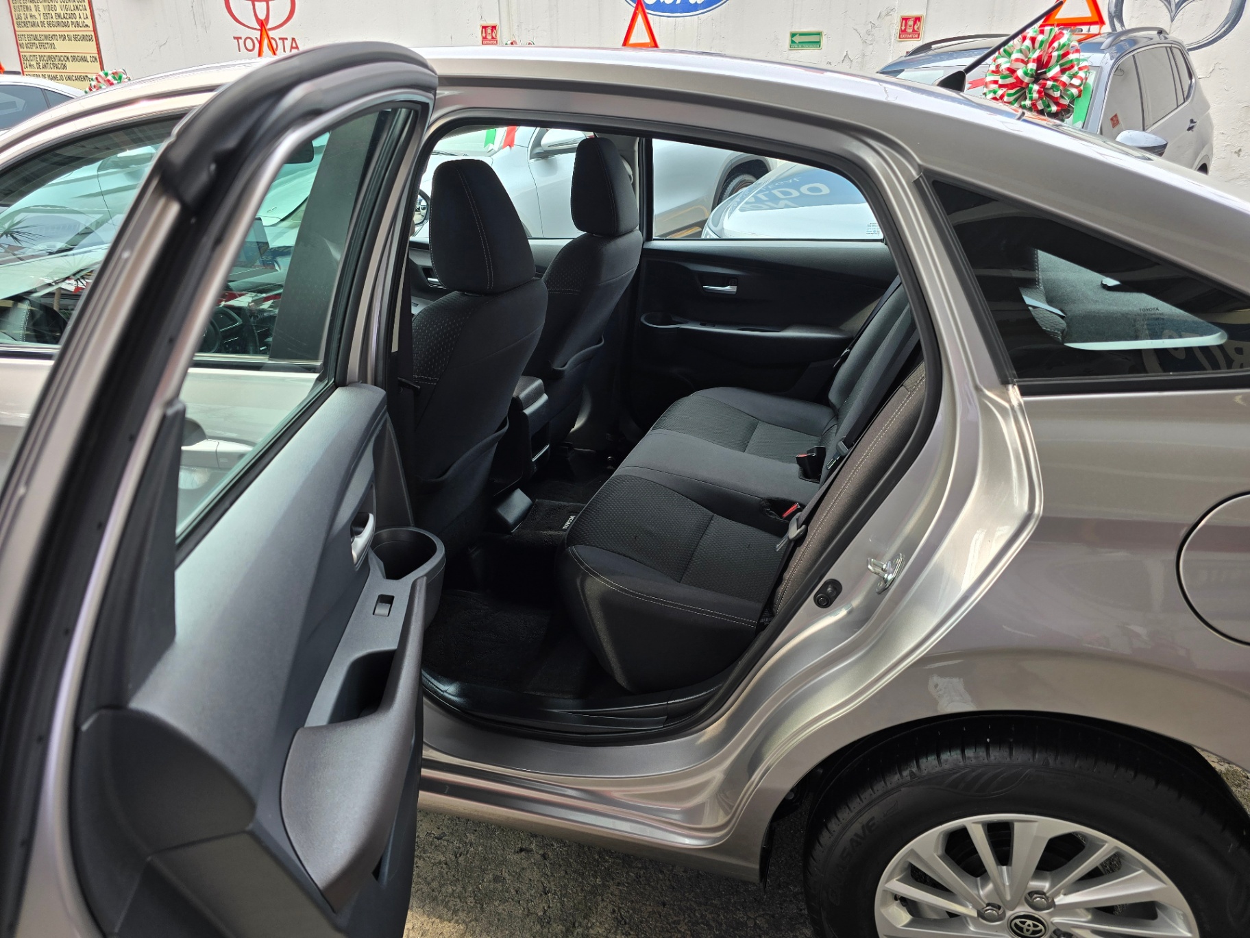 Toyota Yaris Sedán S - imagen 17
