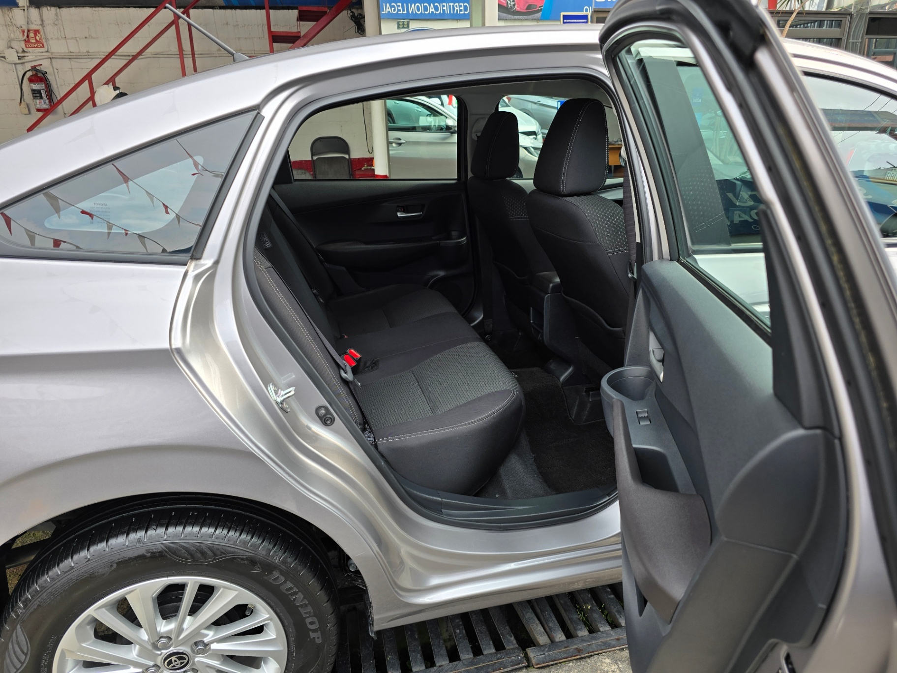 Toyota Yaris Sedán S - imagen 19