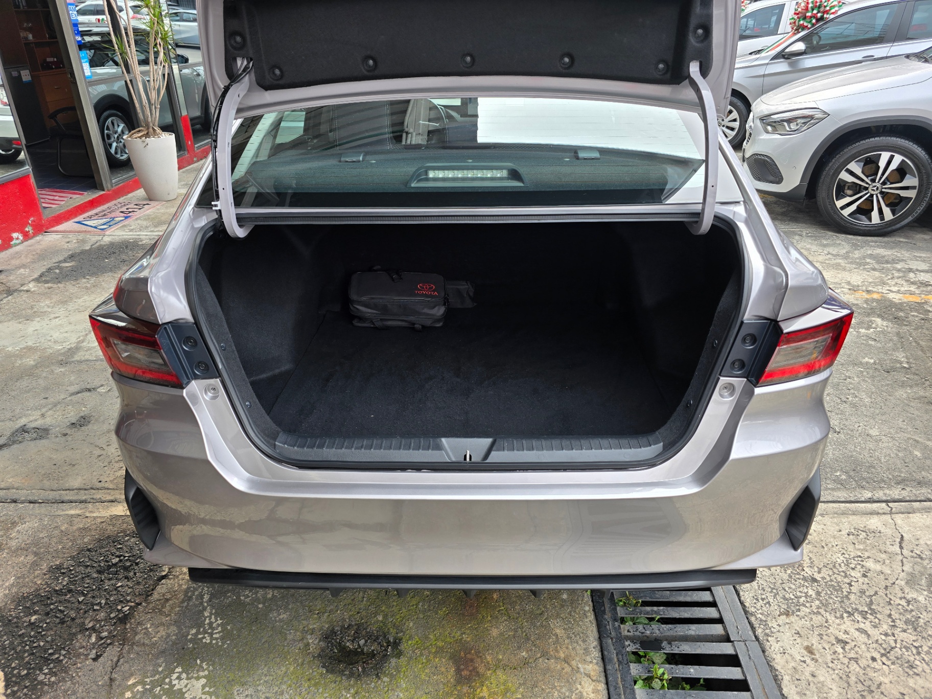 Toyota Yaris Sedán S - imagen 22