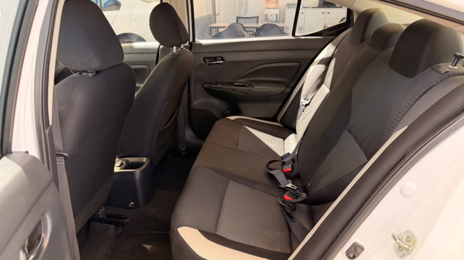 2020 Nissan Versa Advance At miniatura 12