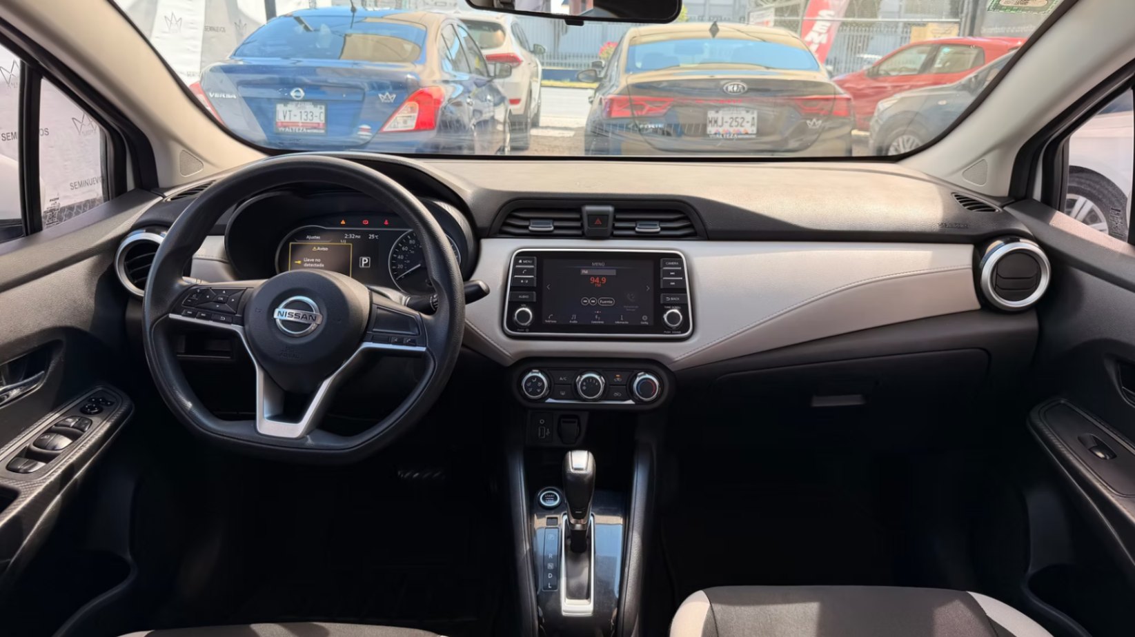 2020 Nissan Versa Advance At miniatura 10