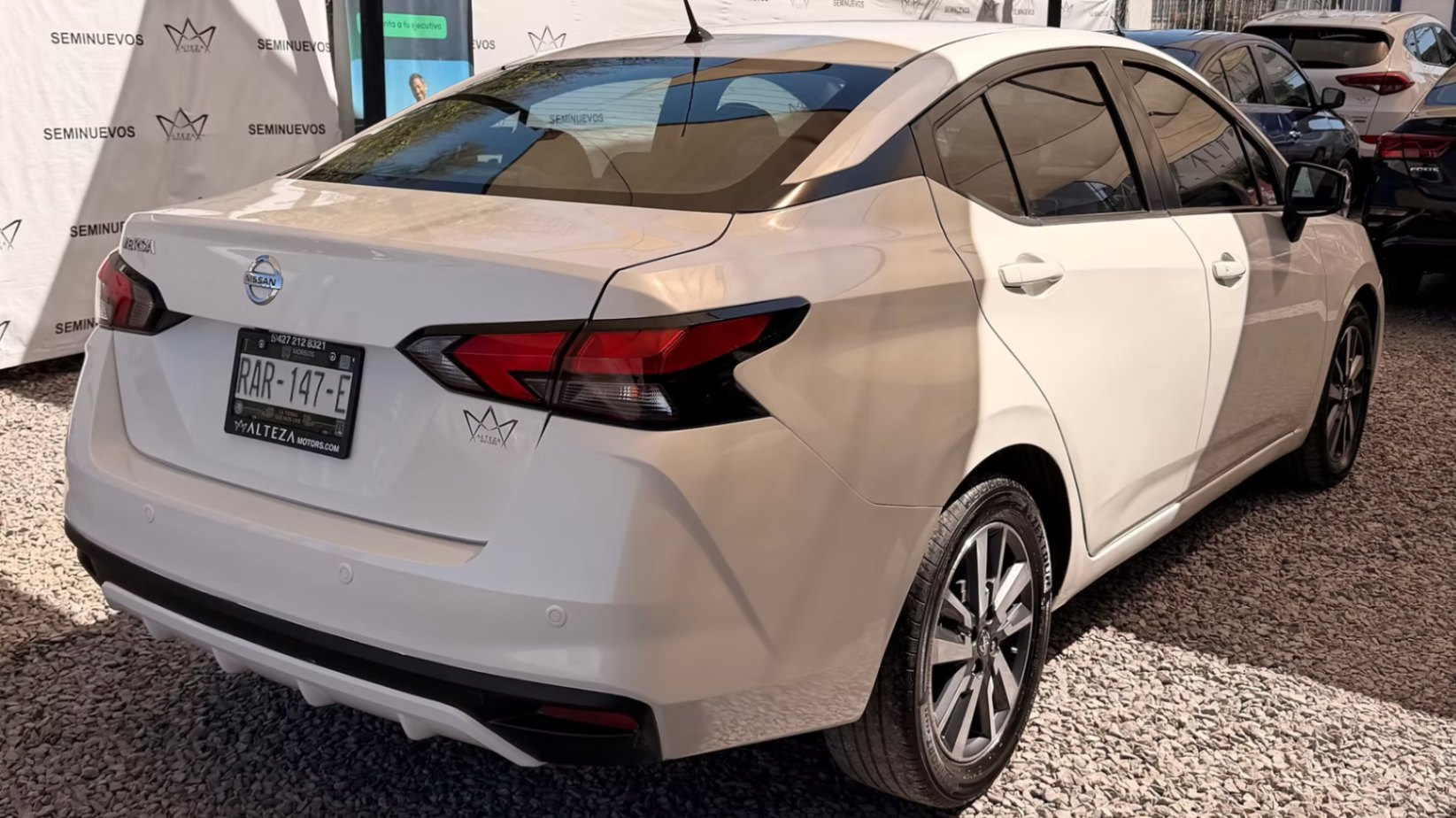 2020 Nissan Versa Advance At miniatura 5