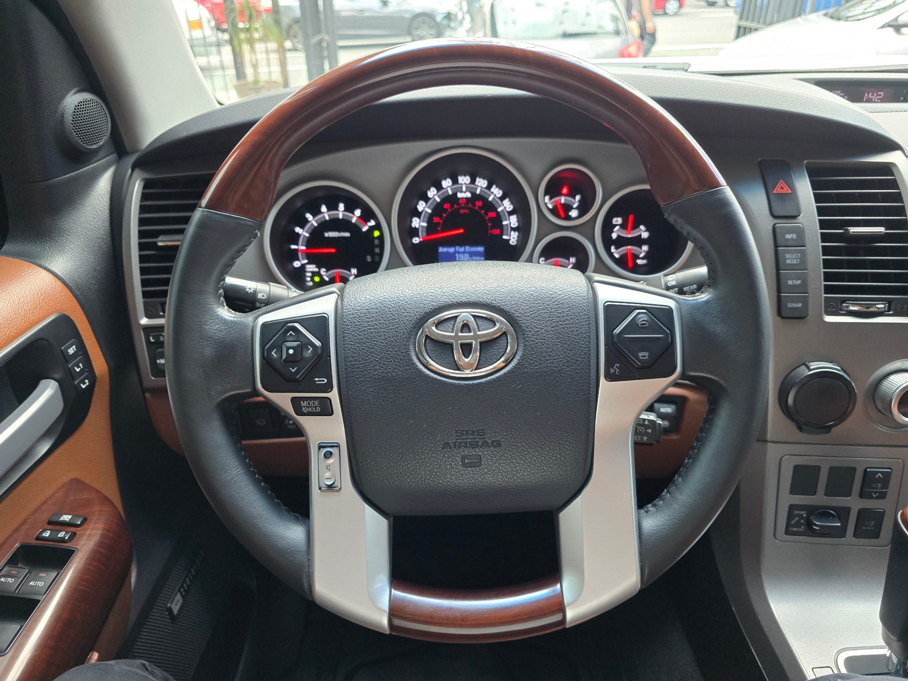 Toyota Sequoia - imagen 7